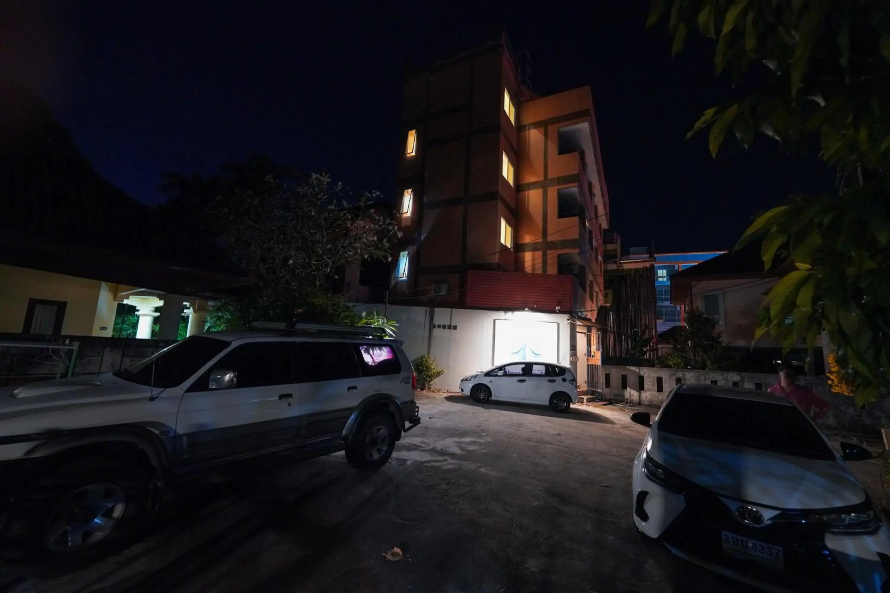 Property building in Baan Kamala Backpacker Property building in Baan Kamala Backpacker