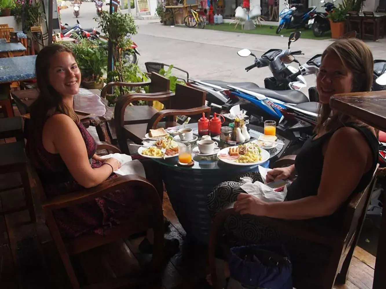 Restaurant/places to eat in Baan Kamala Backpacker Restaurant/places to eat in Baan Kamala Backpacker