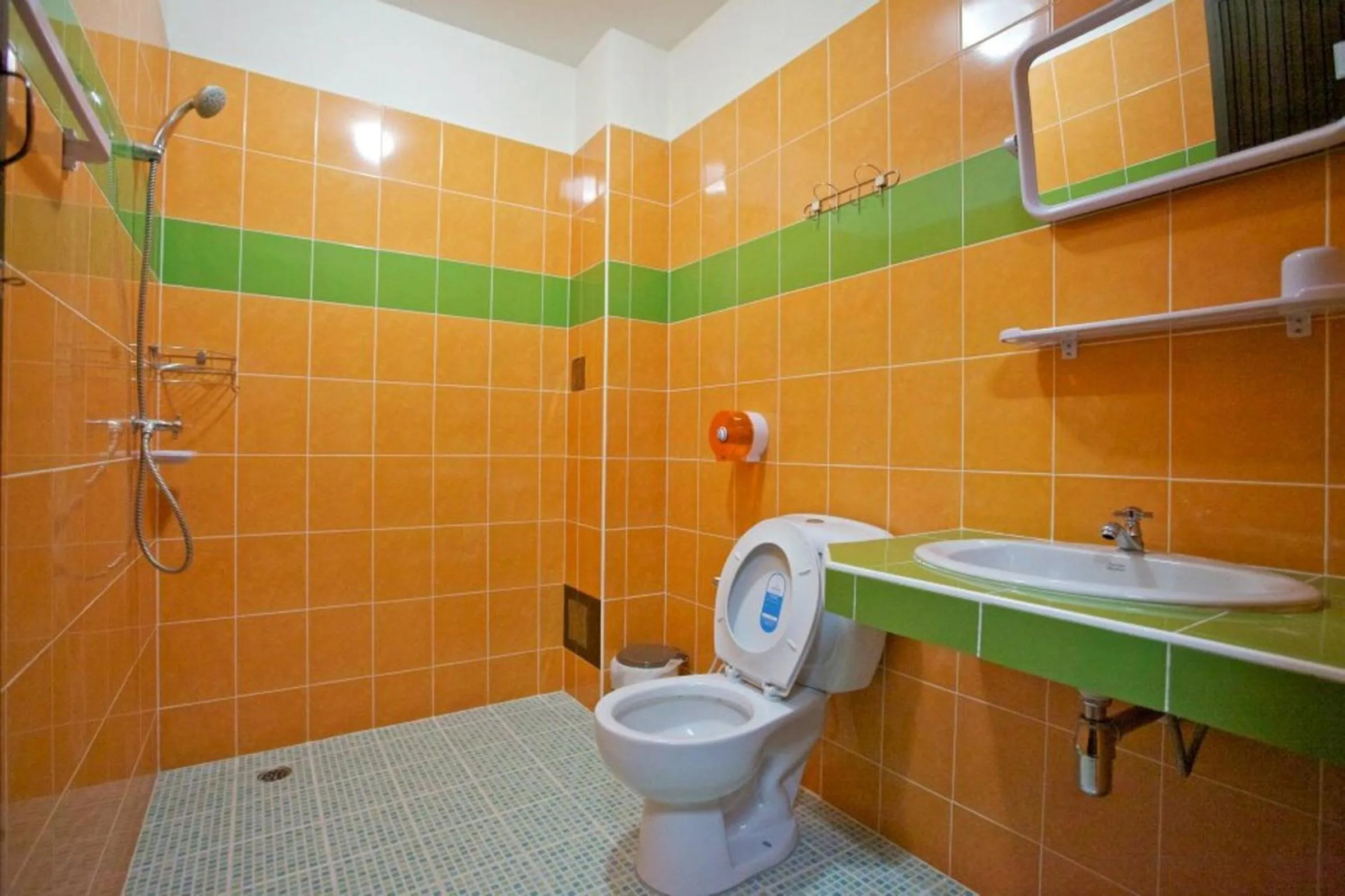 Shower in Baan Kamala Backpacker