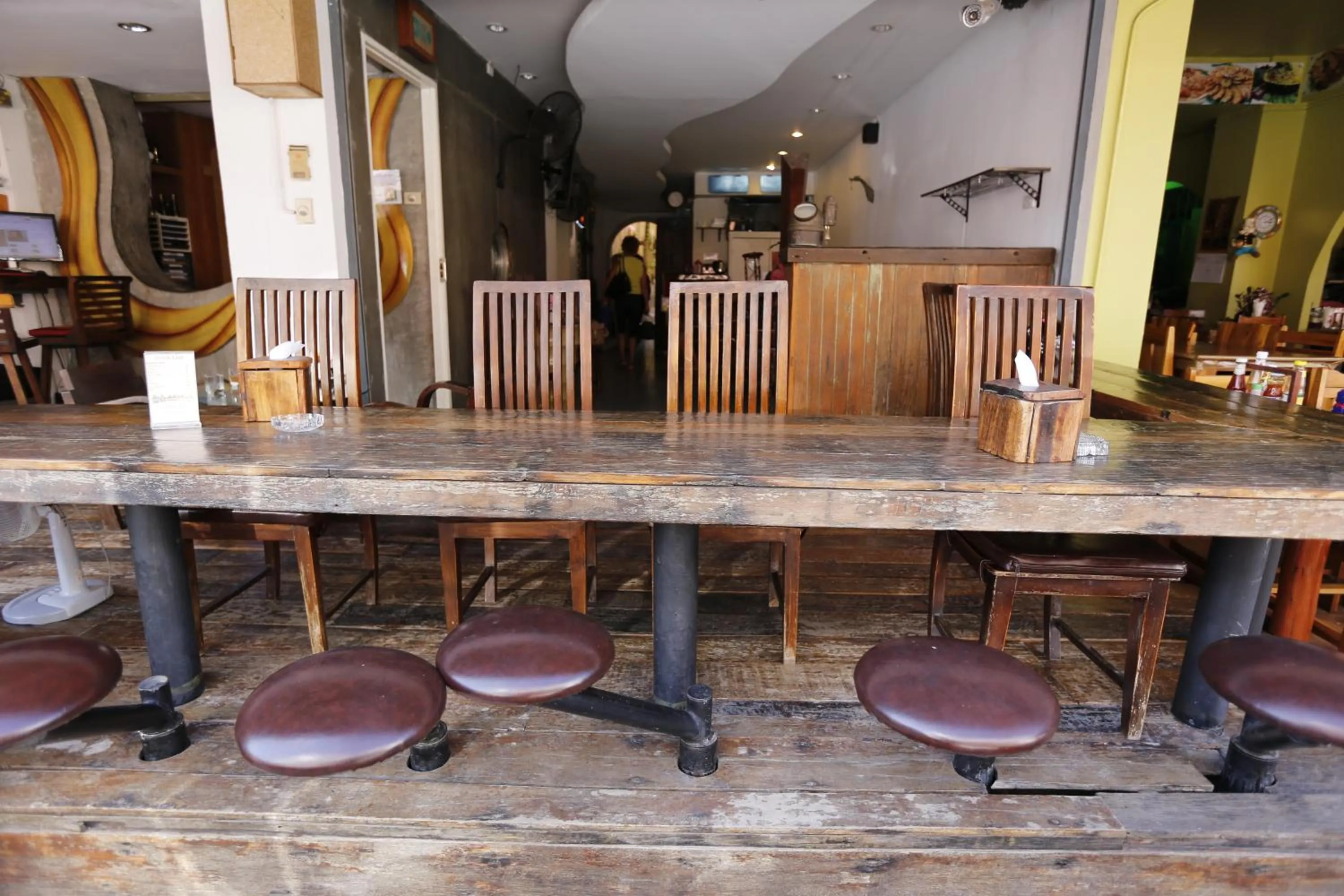 Communal lounge/ TV room in Baan Kamala Backpacker