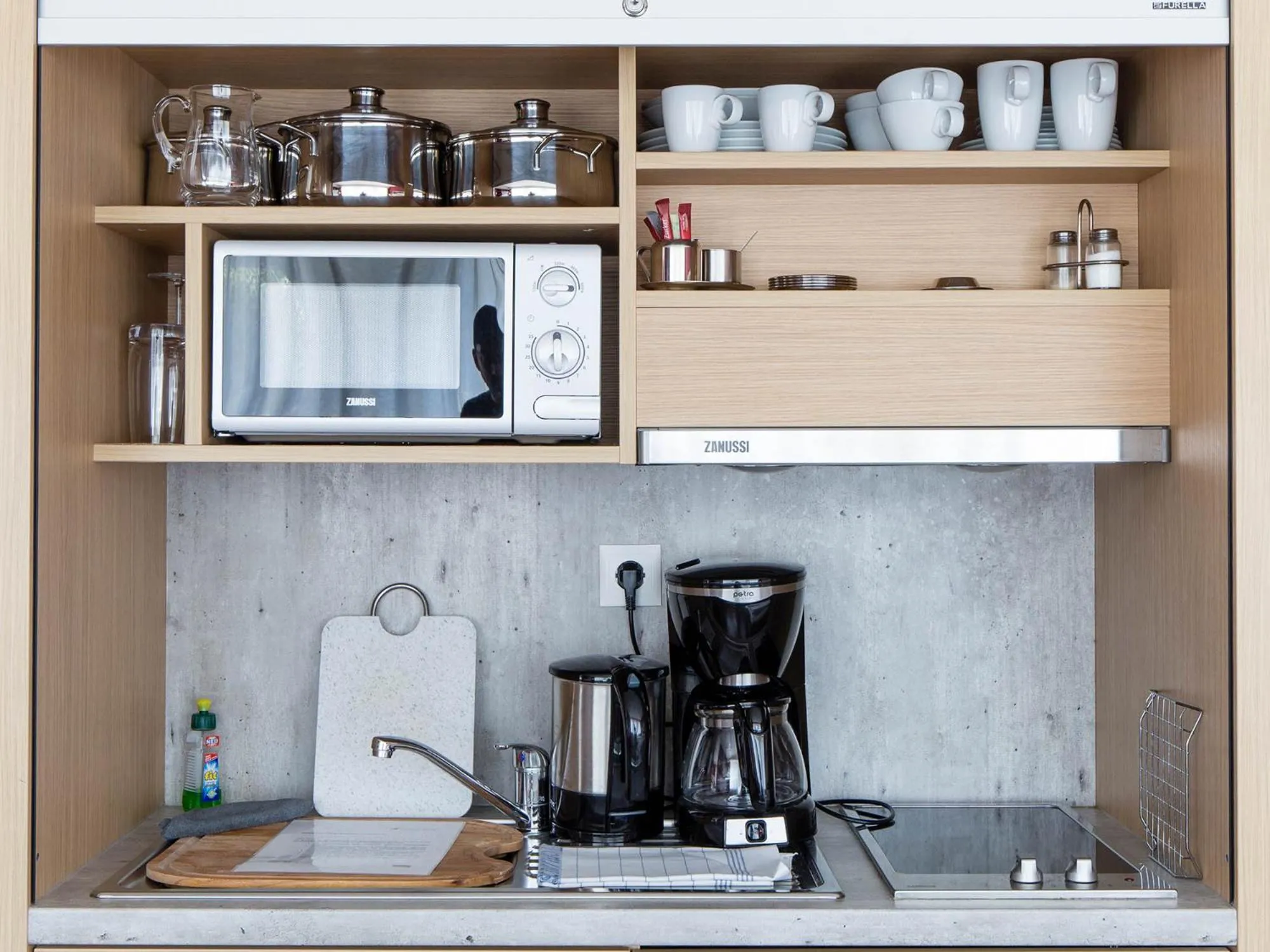 Kitchen or kitchenette in Bonnox Boardinghouse & Hotel