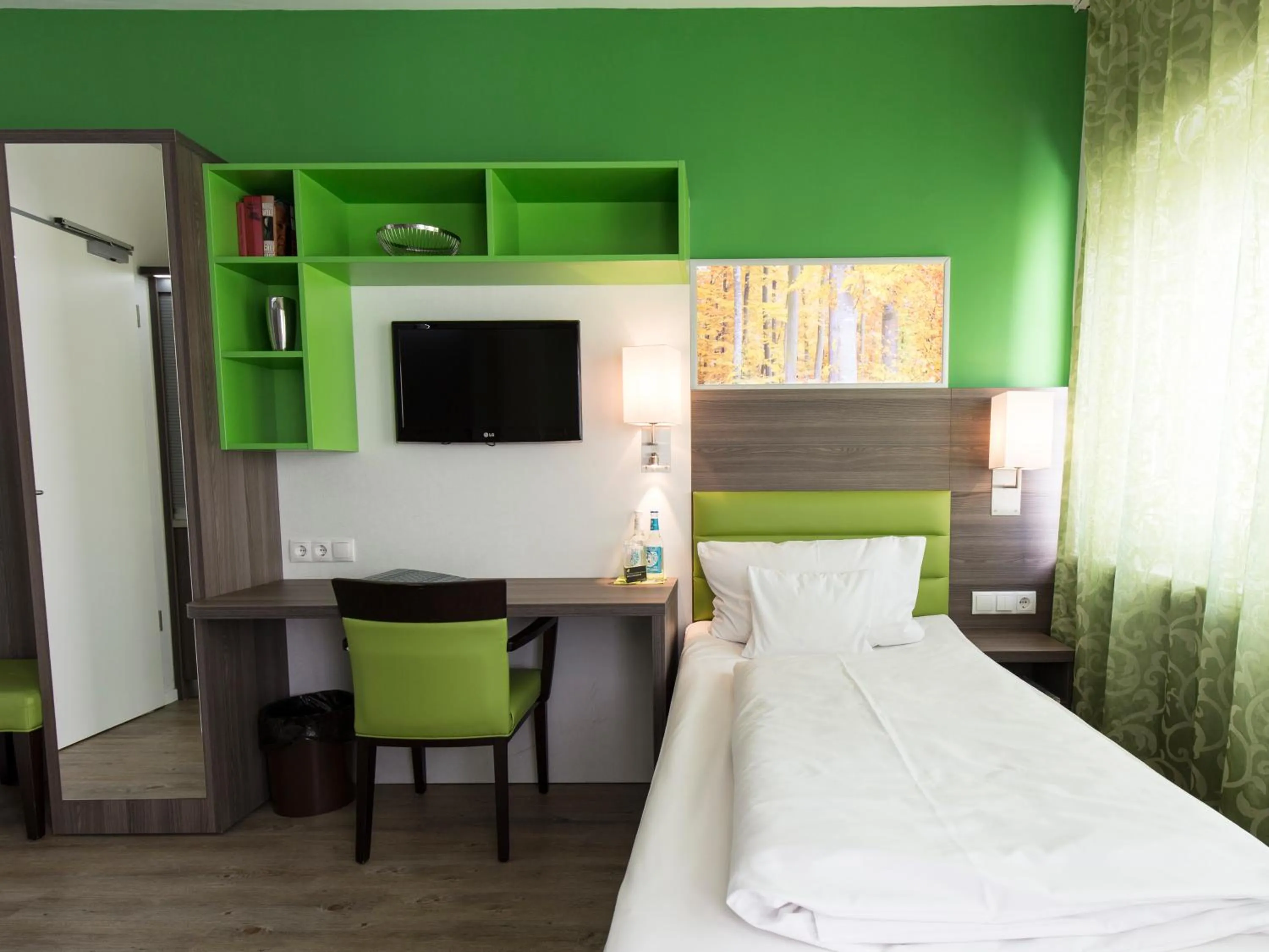 Photo of the whole room, Bed in Bonnox Boardinghouse & Hotel