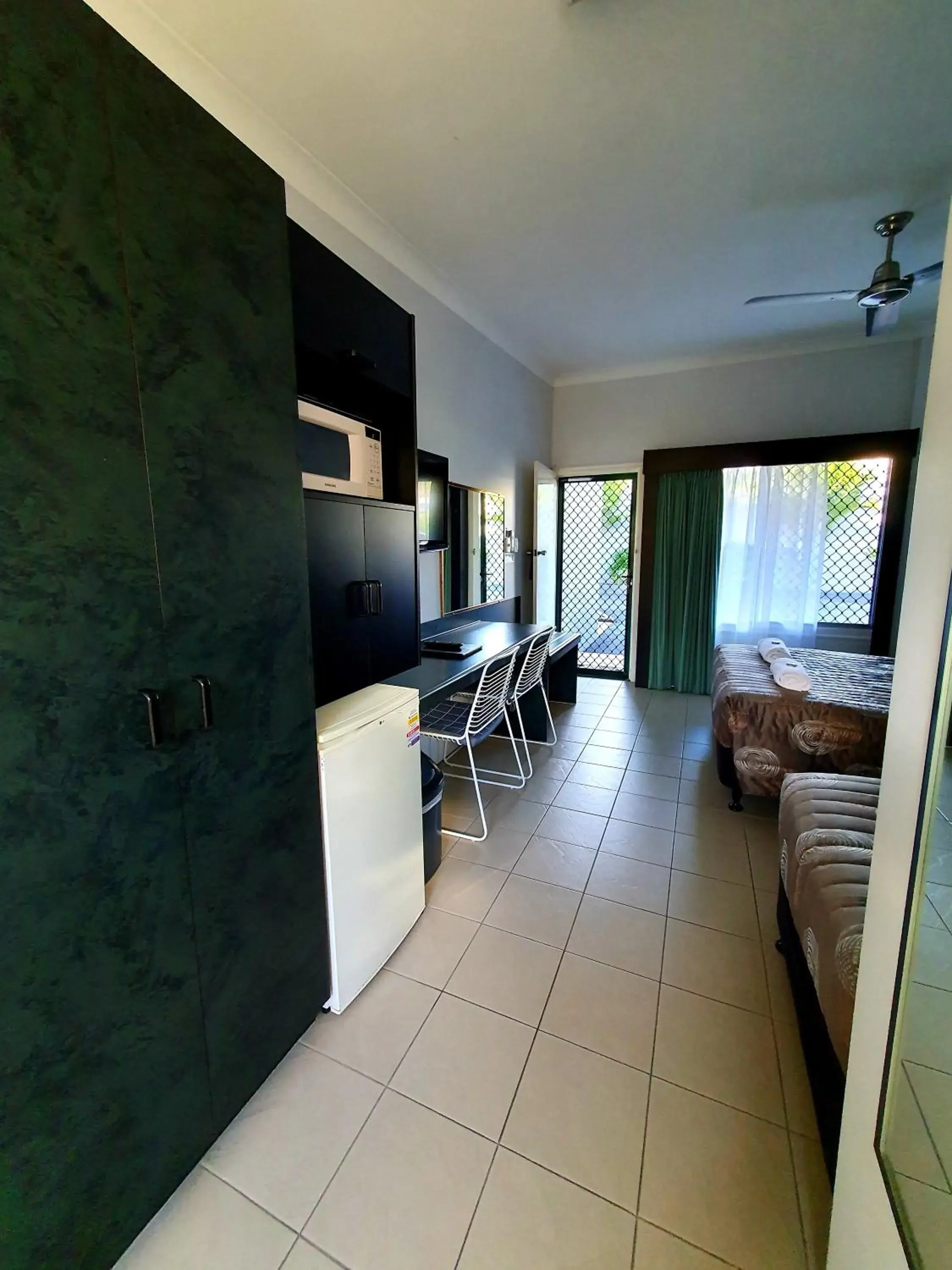 Standard Twin Room in Sunseeker Motel Standard Twin Room in Sunseeker Motel