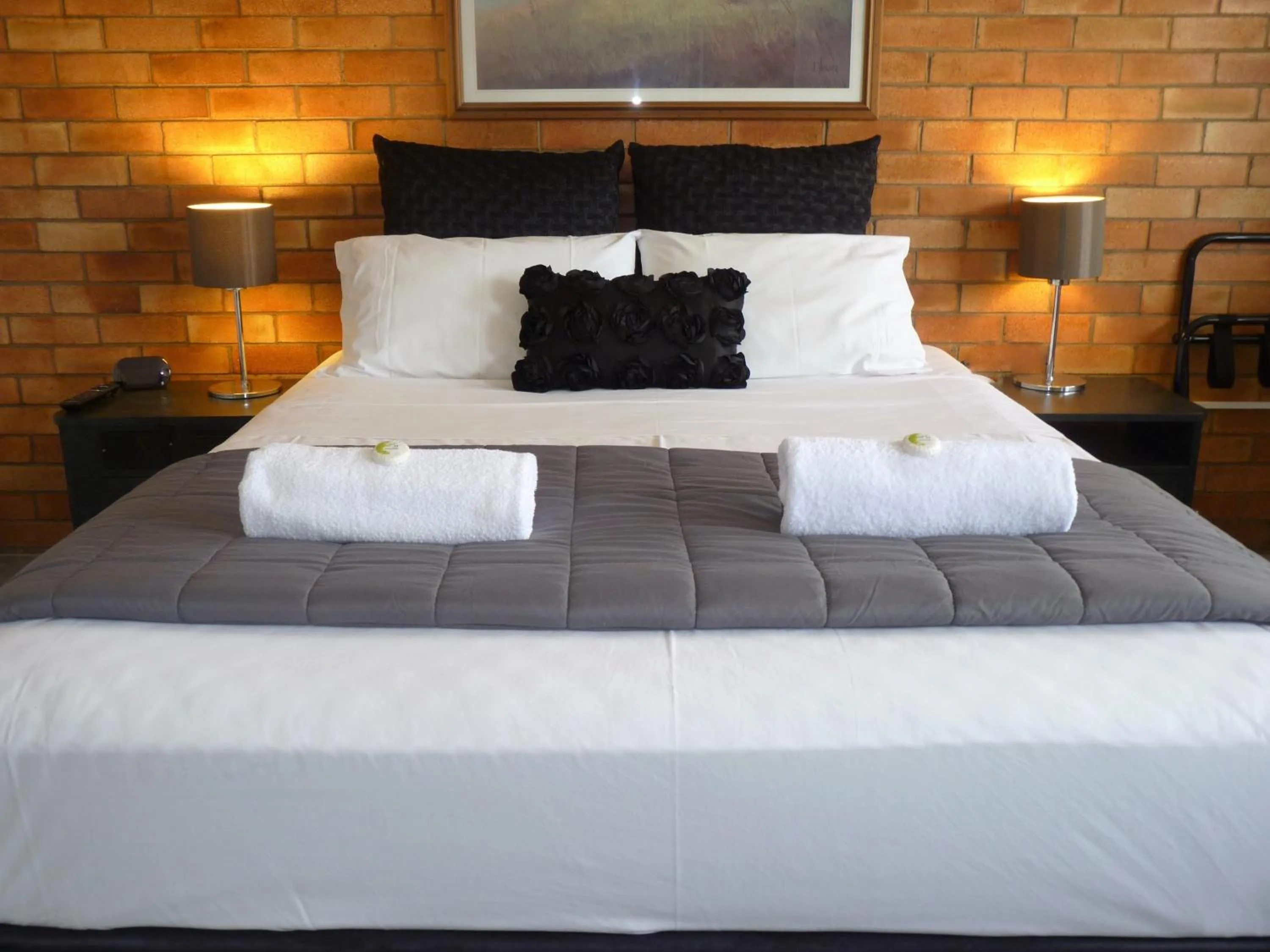 Bedroom, Bed in Sunseeker Motel