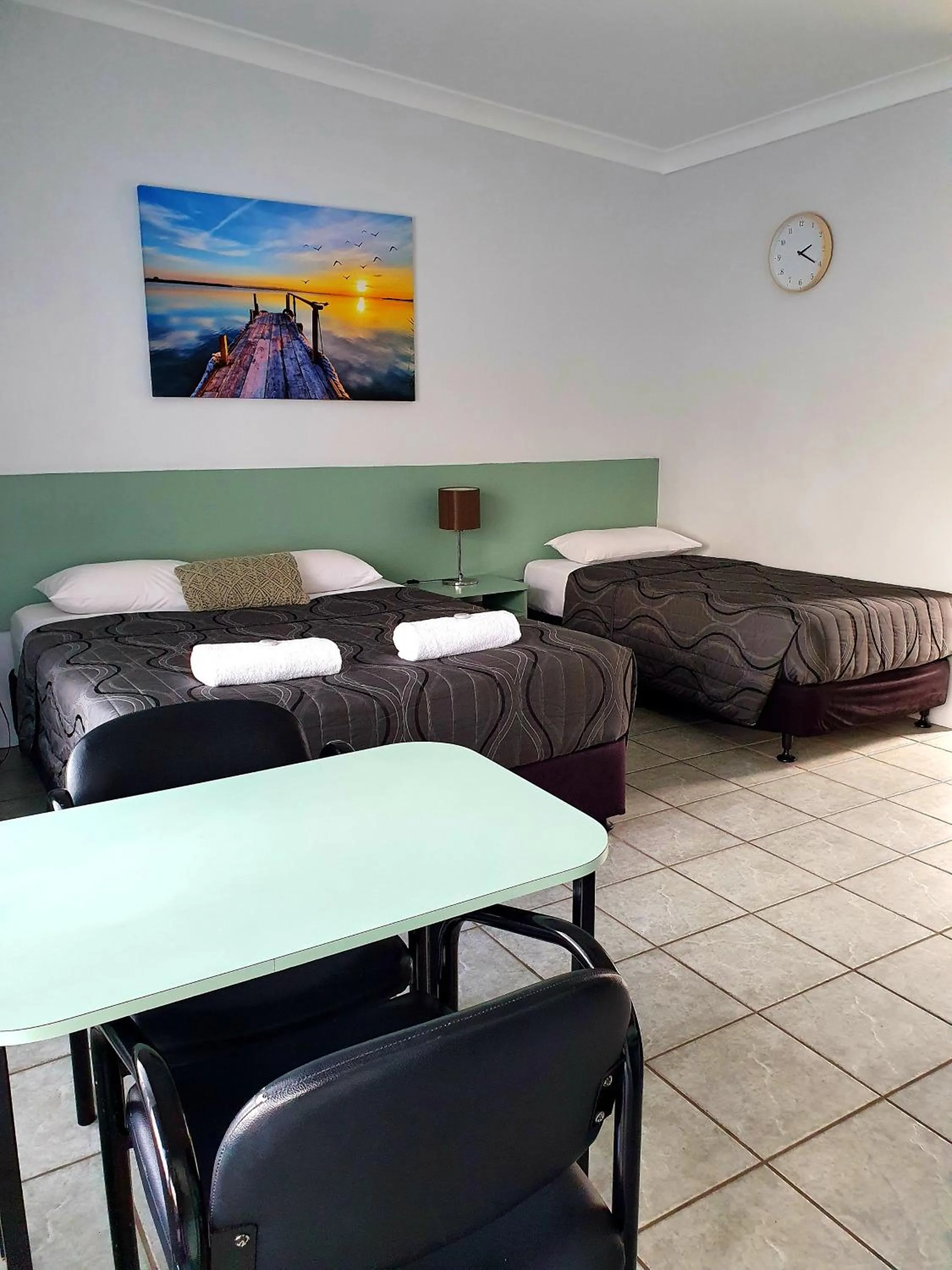 Photo of the whole room in Sunseeker Motel