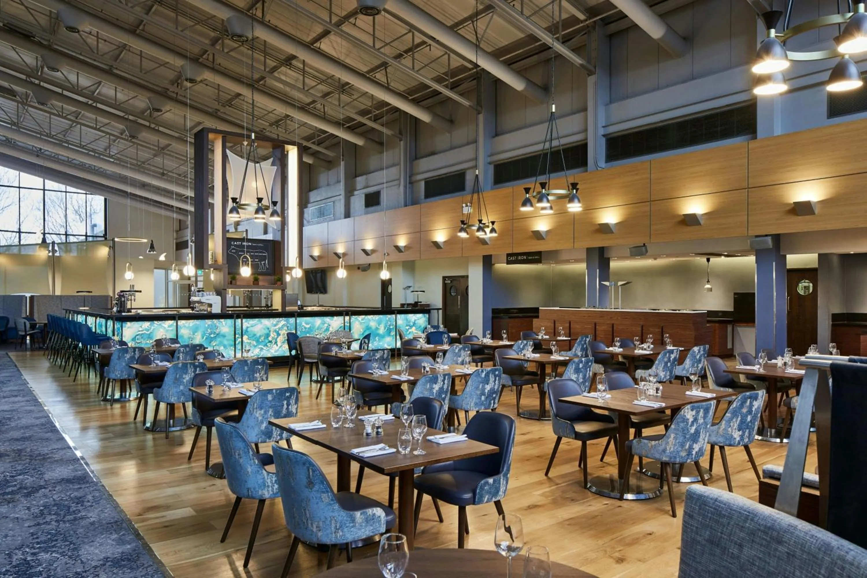 Lounge or bar in Portsmouth Marriott Hotel