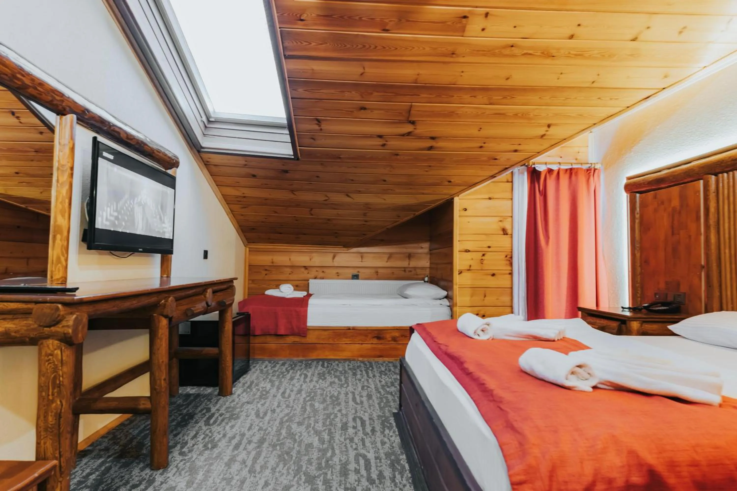 Bed in Inan Kardesler Hotel