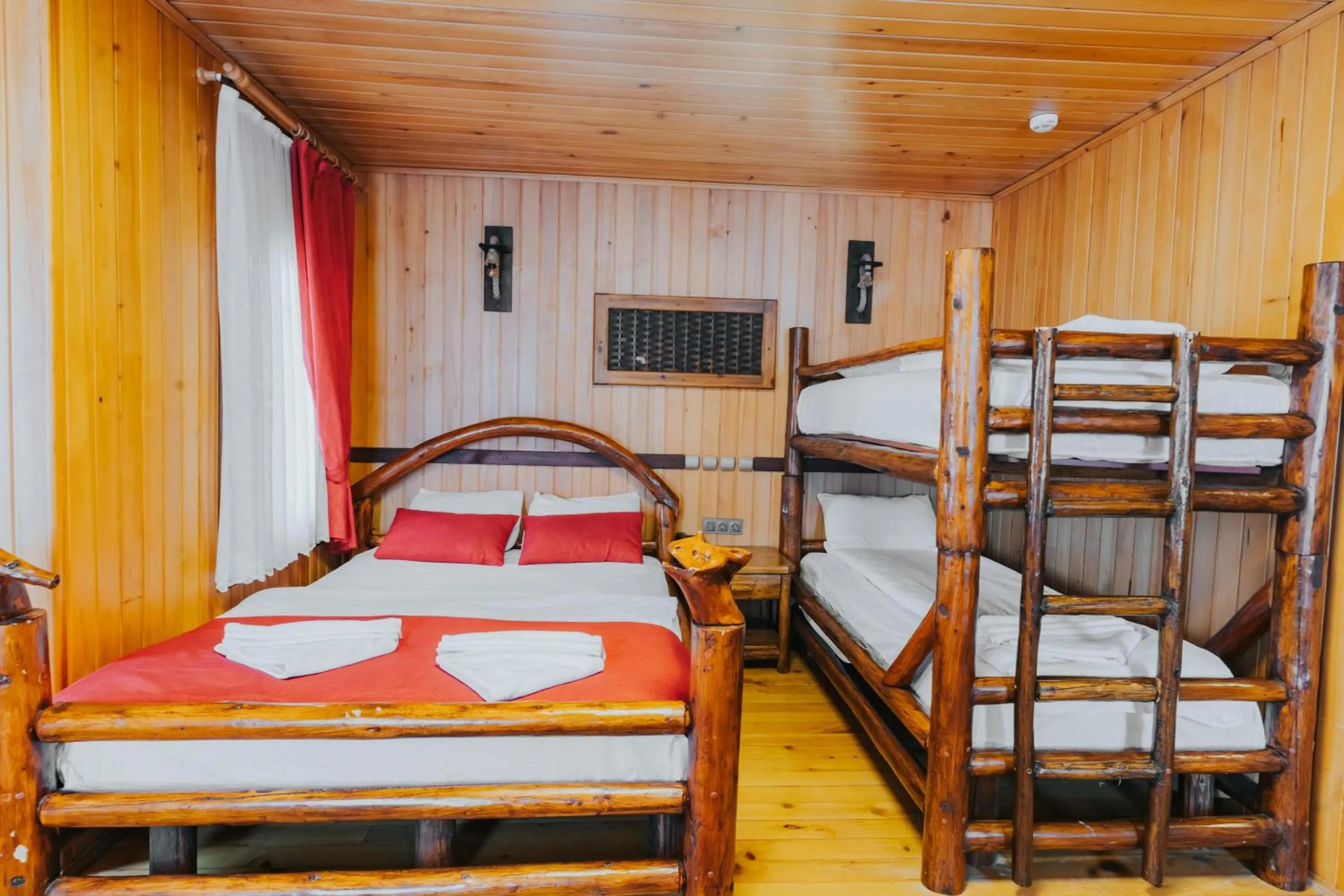 Bed in Inan Kardesler Hotel