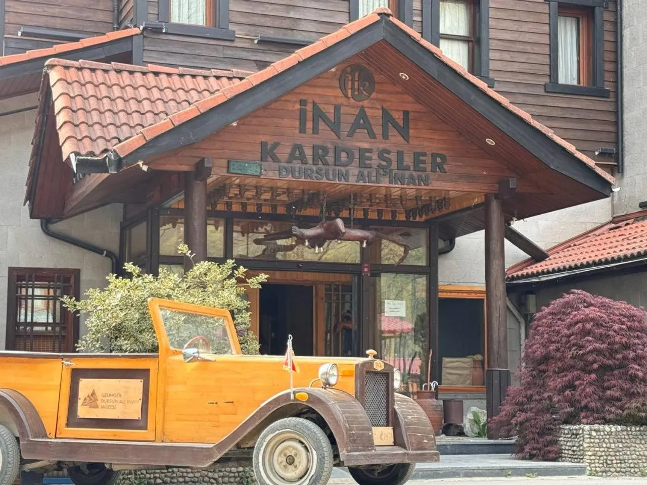 Property building in Inan Kardesler Hotel