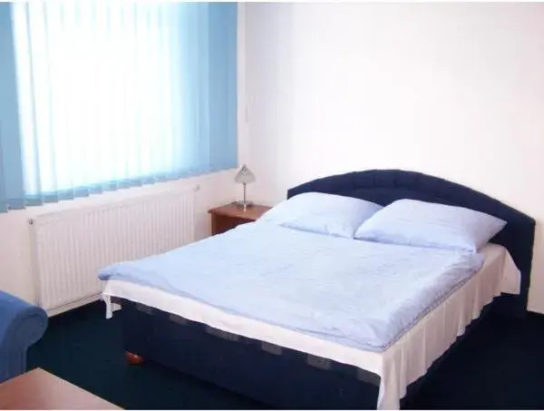 Double or Twin Room with Shower - single occupancy in Hotel U Jelena Double or Twin Room with Shower - single occupancy in Hotel U Jelena