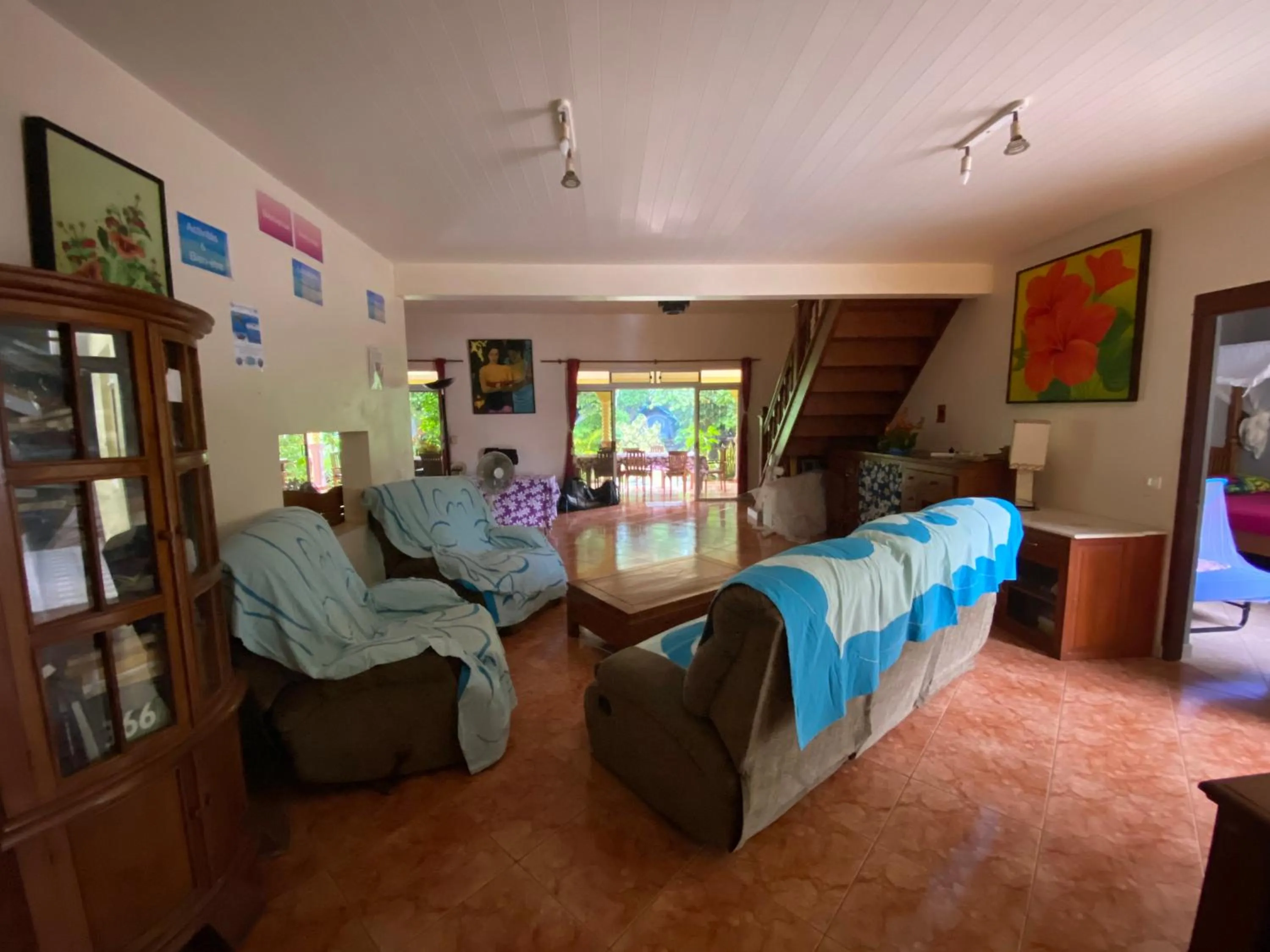 Living room, Bed in Fare Om