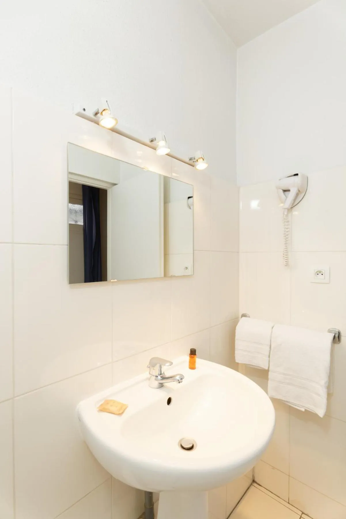 Bathroom in Hostel20 Toulouse Wilson