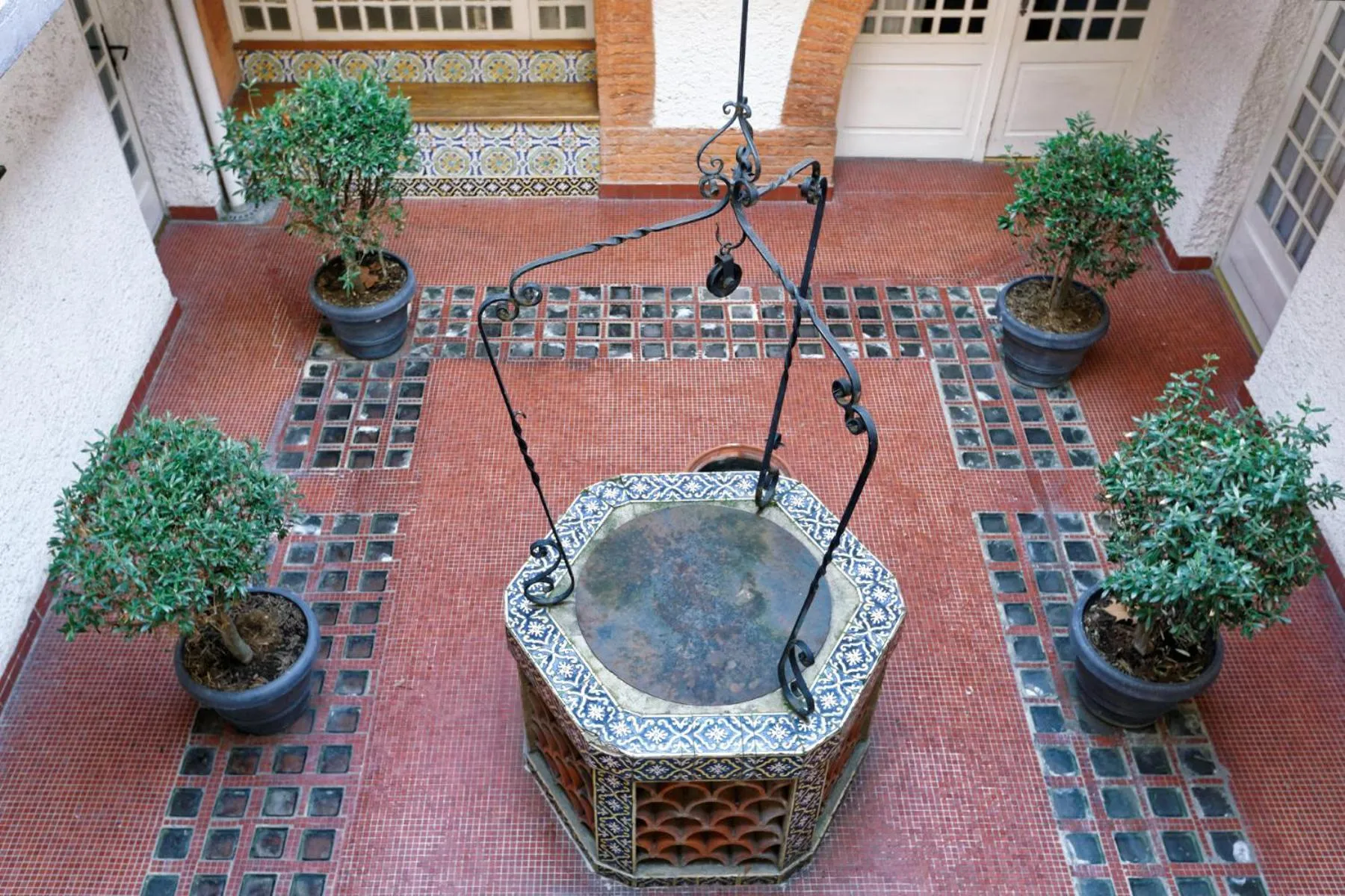 Patio in Hostel20 Toulouse Wilson