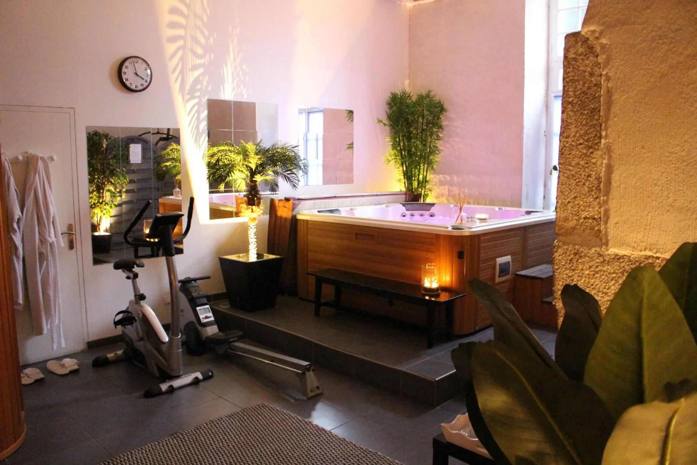 Spa and wellness centre/facilities in Manoir de la Baronnie