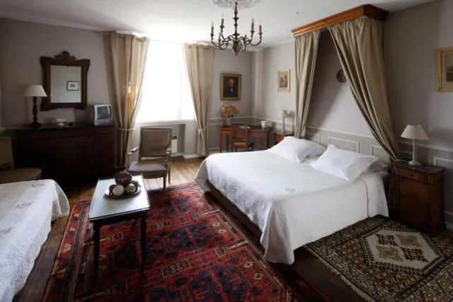 Photo of the whole room, Bed in Manoir de la Baronnie