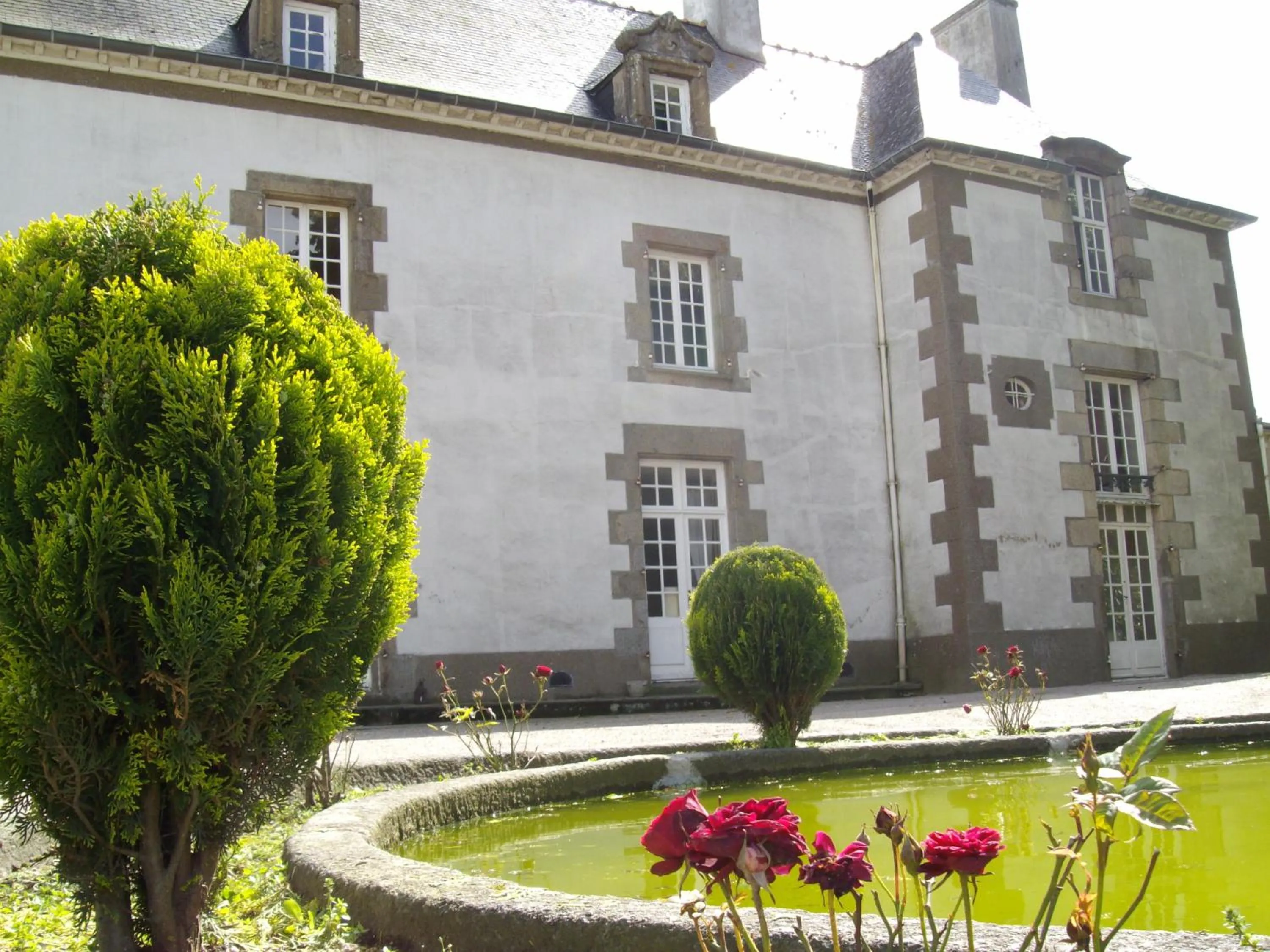 Facade/entrance in Manoir de la Baronnie