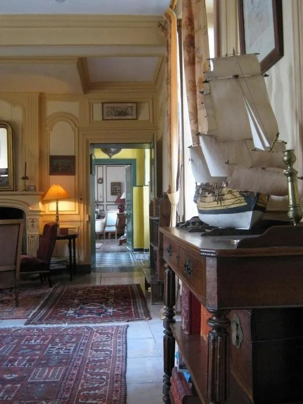 Communal lounge/ TV room in Manoir de la Baronnie