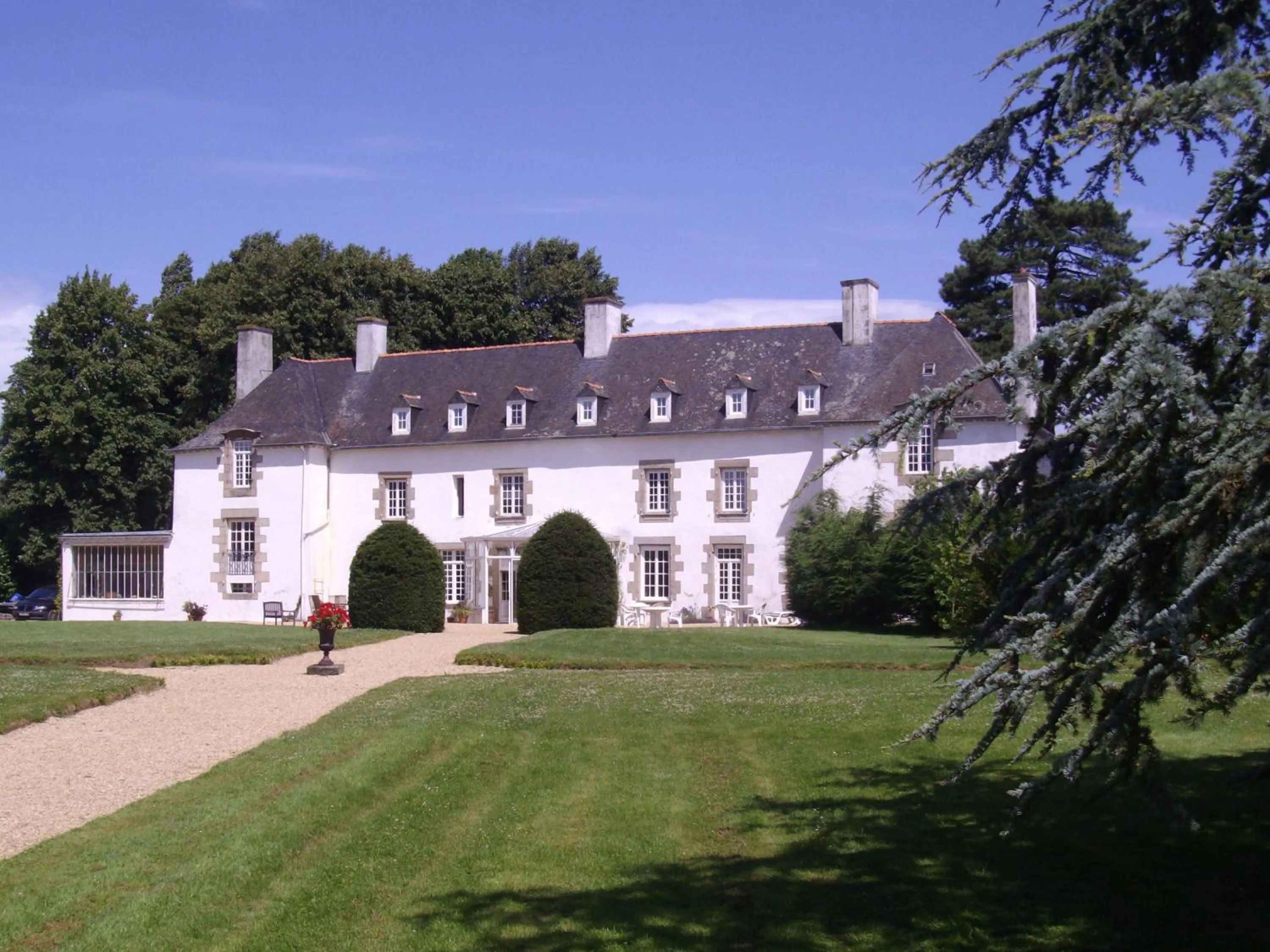 Garden view in Manoir de la Baronnie