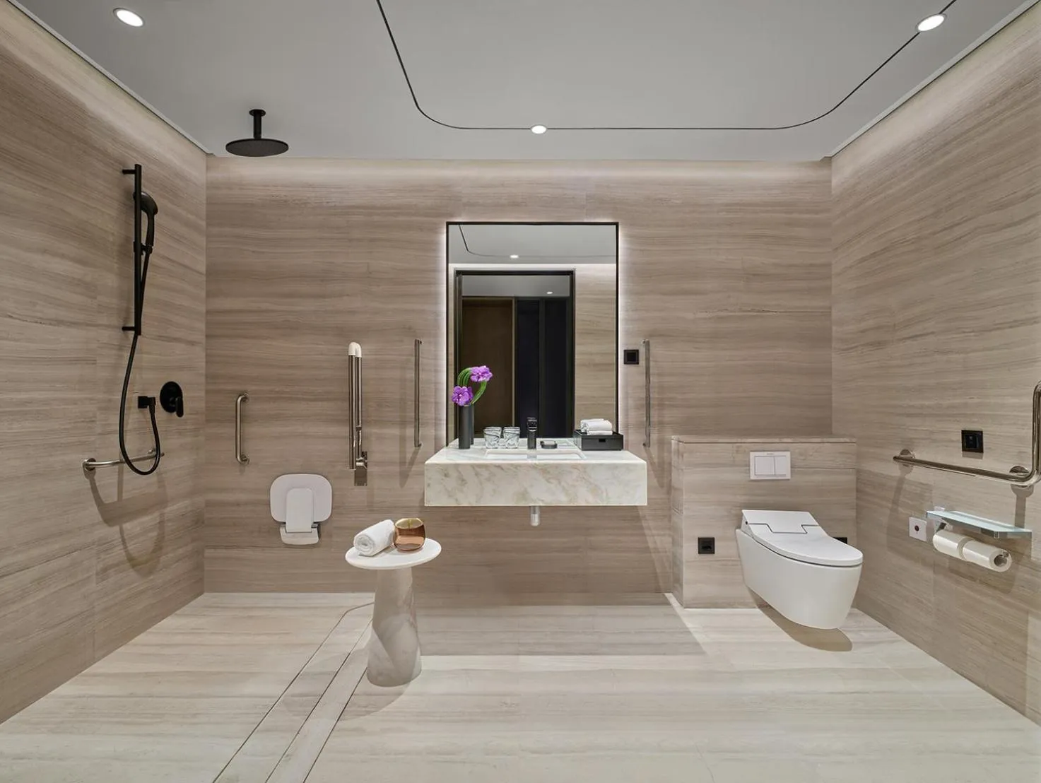Toilet in InterContinental Shanghai Harbour City by IHG