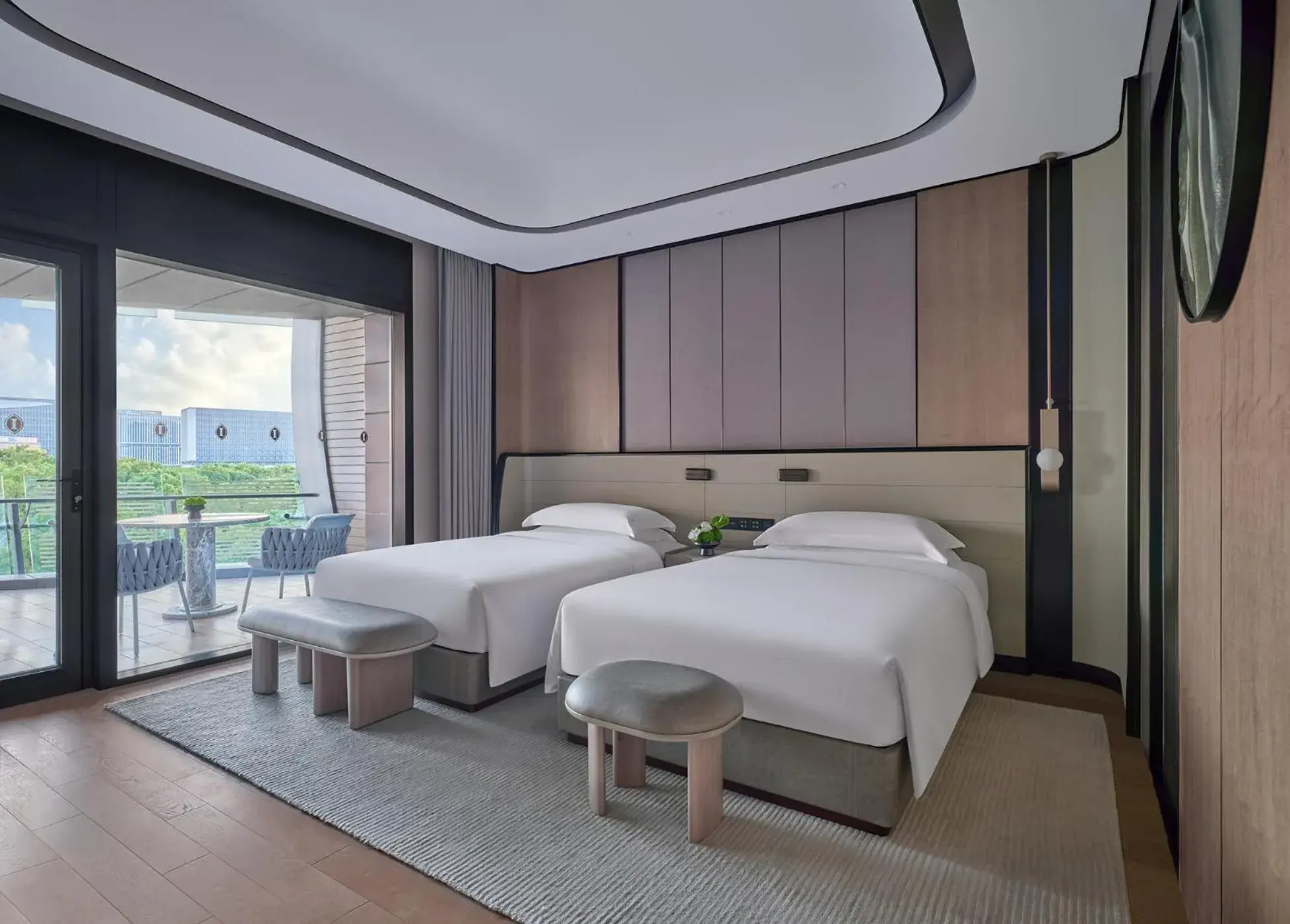 Photo of the whole room, Bed in InterContinental Shanghai Harbour City by IHG Photo of the whole room, Bed in InterContinental Shanghai Harbour City by IHG