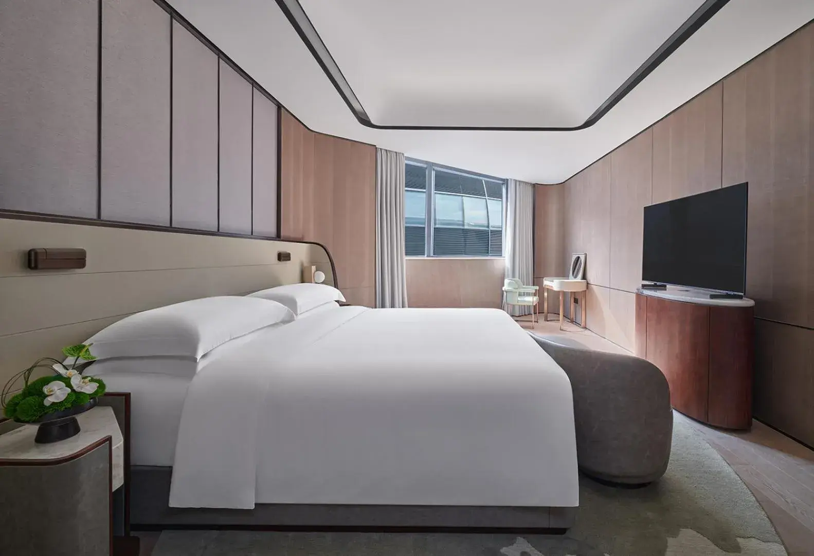 Photo of the whole room, Bed in InterContinental Shanghai Harbour City by IHG Photo of the whole room, Bed in InterContinental Shanghai Harbour City by IHG
