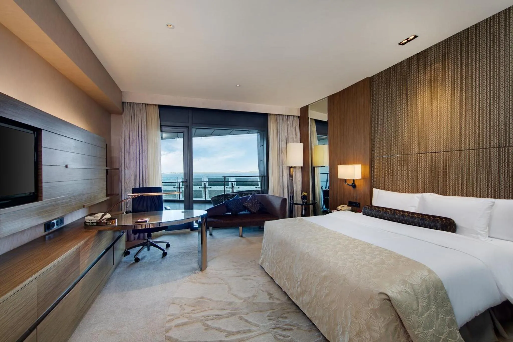 Photo of the whole room, Bed in InterContinental Shanghai Harbour City by IHG