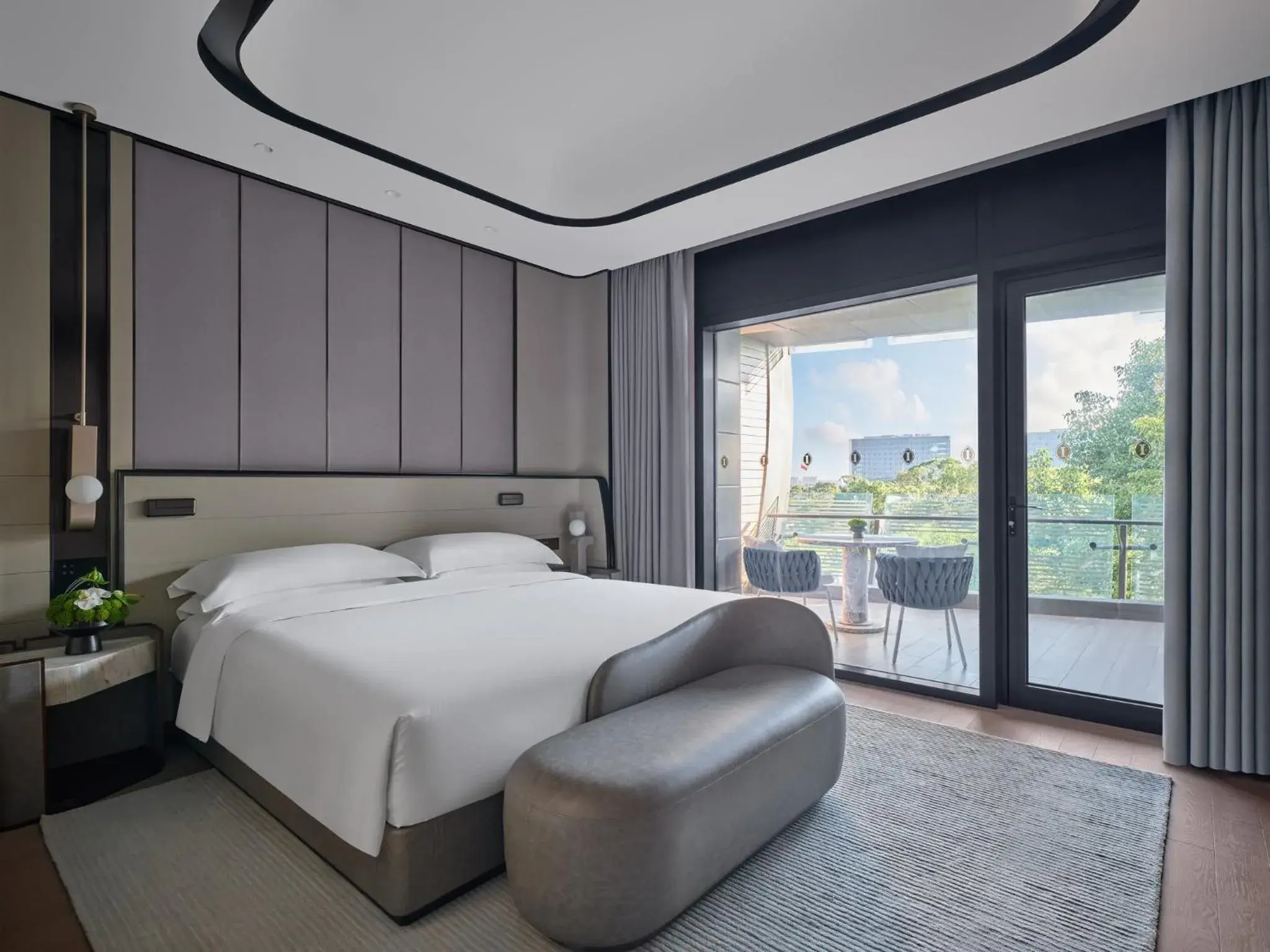 Classic King Room with Balcony in InterContinental Shanghai Harbour City by IHG Classic King Room with Balcony in InterContinental Shanghai Harbour City by IHG