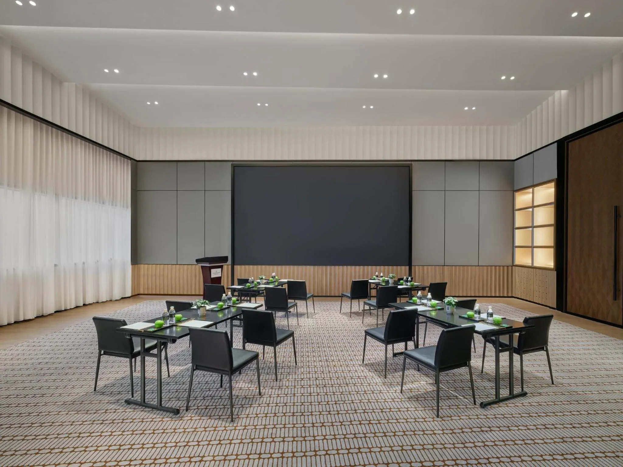 Meeting/conference room in InterContinental Shanghai Harbour City by IHG