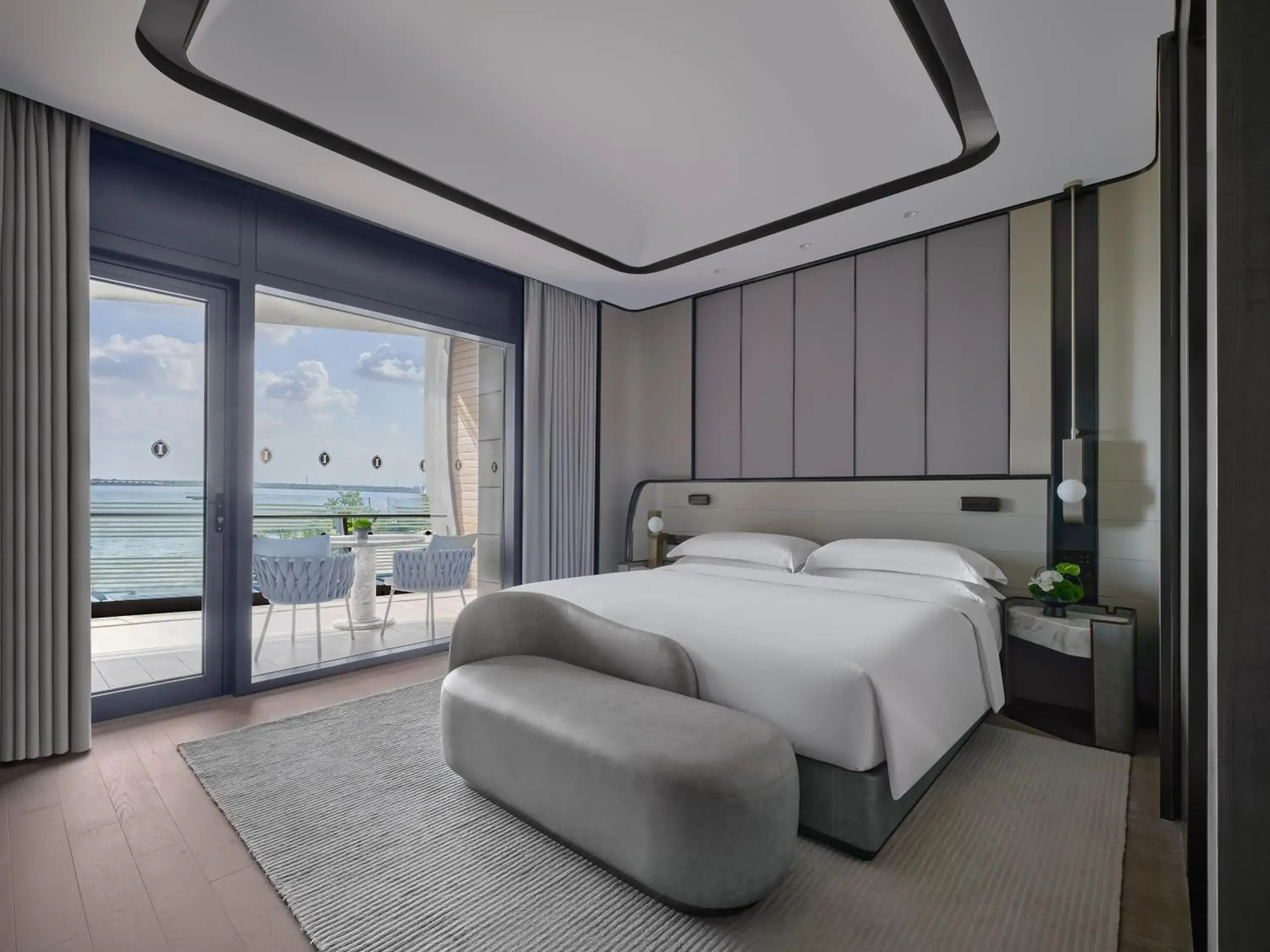 Bedroom, Bed in InterContinental Shanghai Harbour City by IHG Bedroom, Bed in InterContinental Shanghai Harbour City by IHG