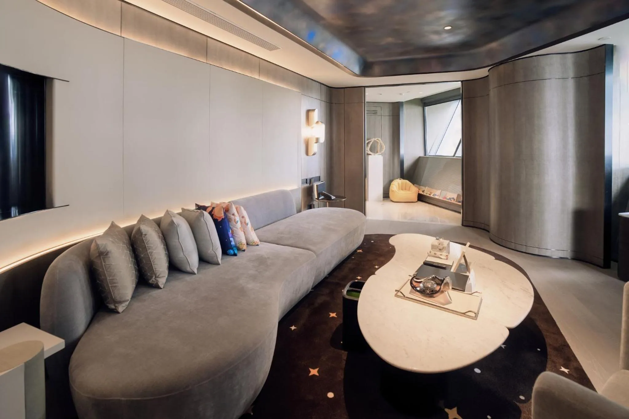 Photo of the whole room in InterContinental Shanghai Harbour City by IHG