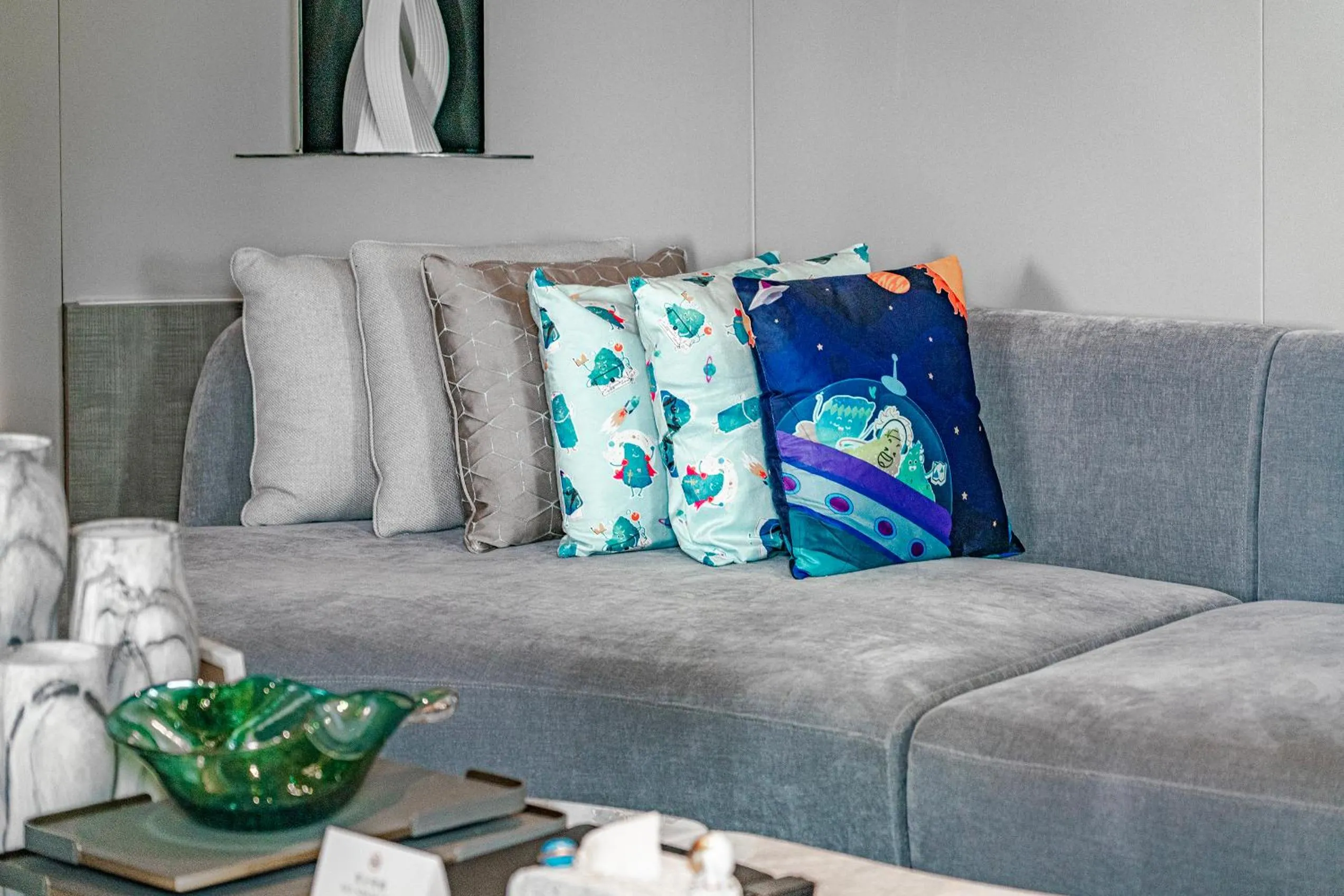 Living room in InterContinental Shanghai Harbour City by IHG