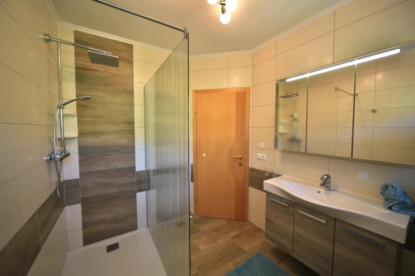 Shower in Ferienwohnungen Oranhof