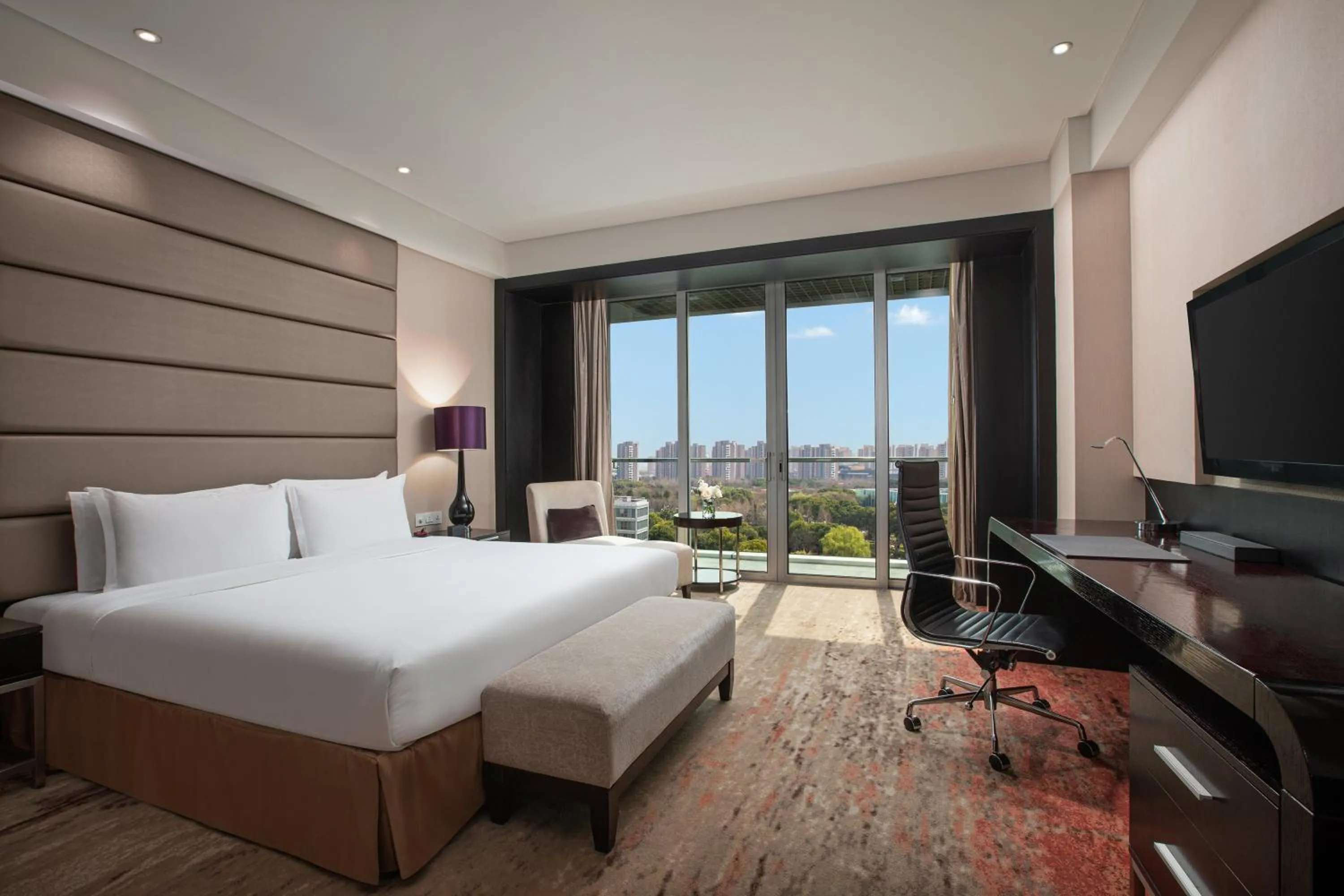 Photo of the whole room, Bed in Crowne Plaza Shanghai Xiayang Lake by IHG