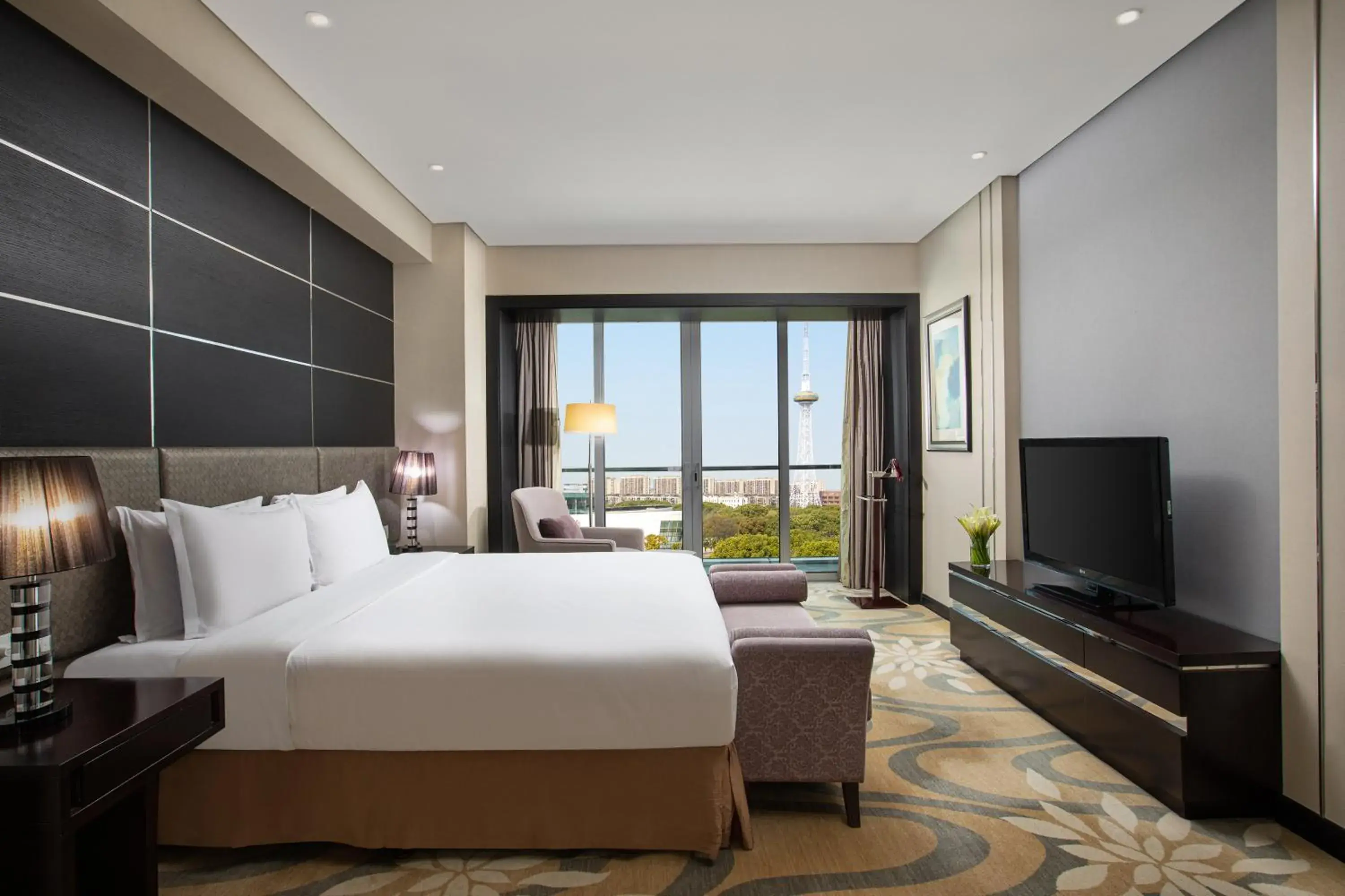 One-Bedroom Suite with Living Area - Lounge Access in Crowne Plaza Shanghai Xiayang Lake by IHG One-Bedroom Suite with Living Area - Lounge Access in Crowne Plaza Shanghai Xiayang Lake by IHG