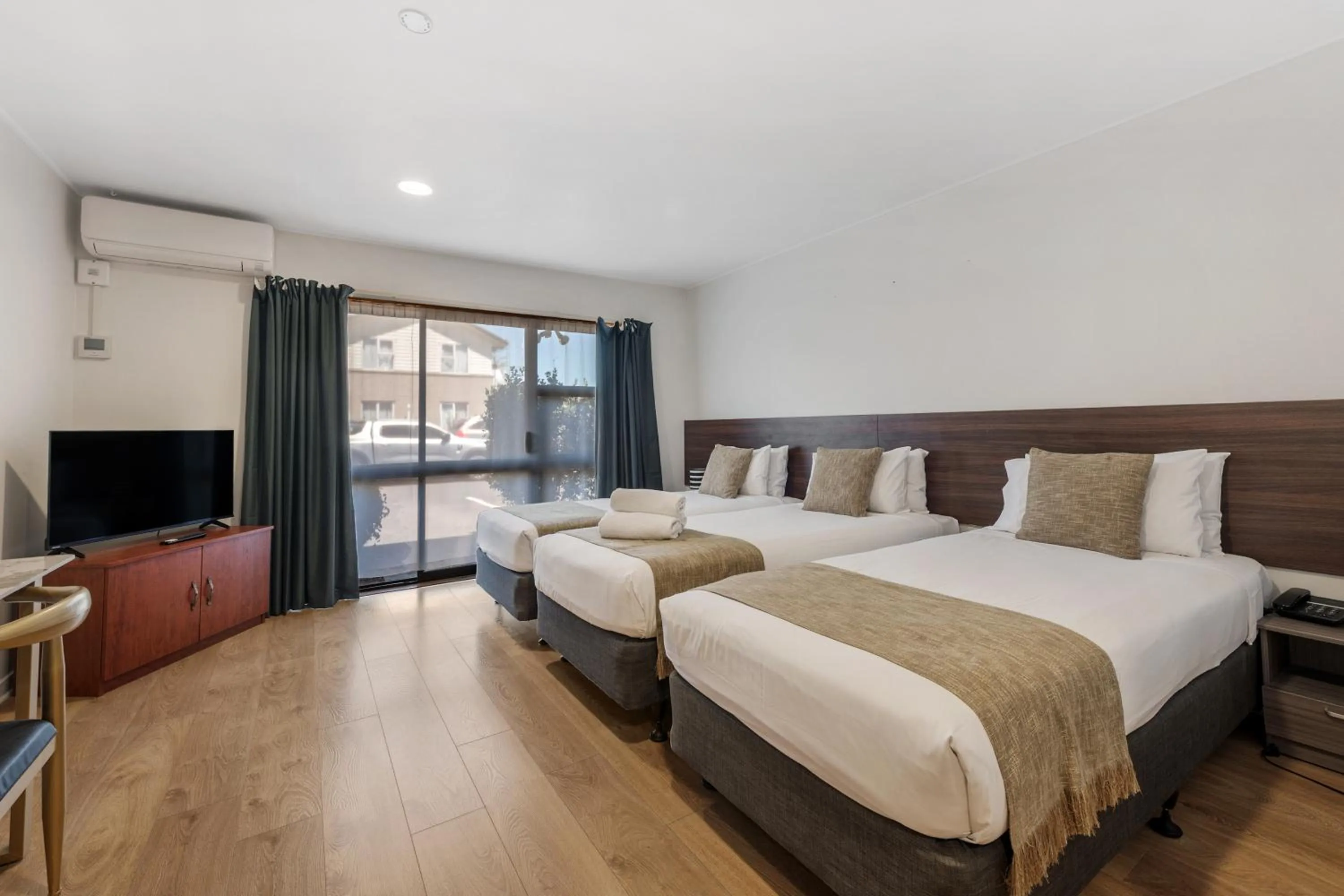 Bedroom, Bed in Auckland Airport Easy Hotel