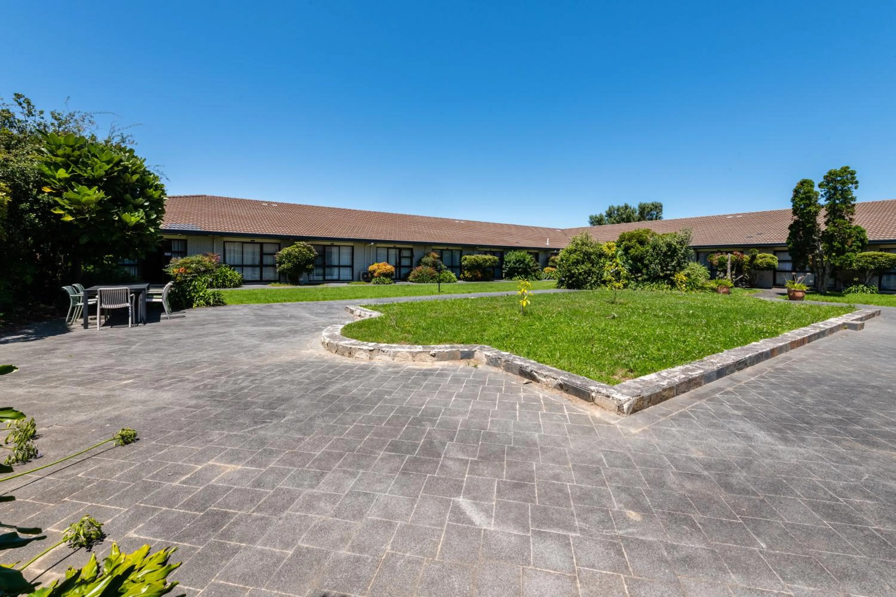 Garden in Auckland Airport Easy Hotel