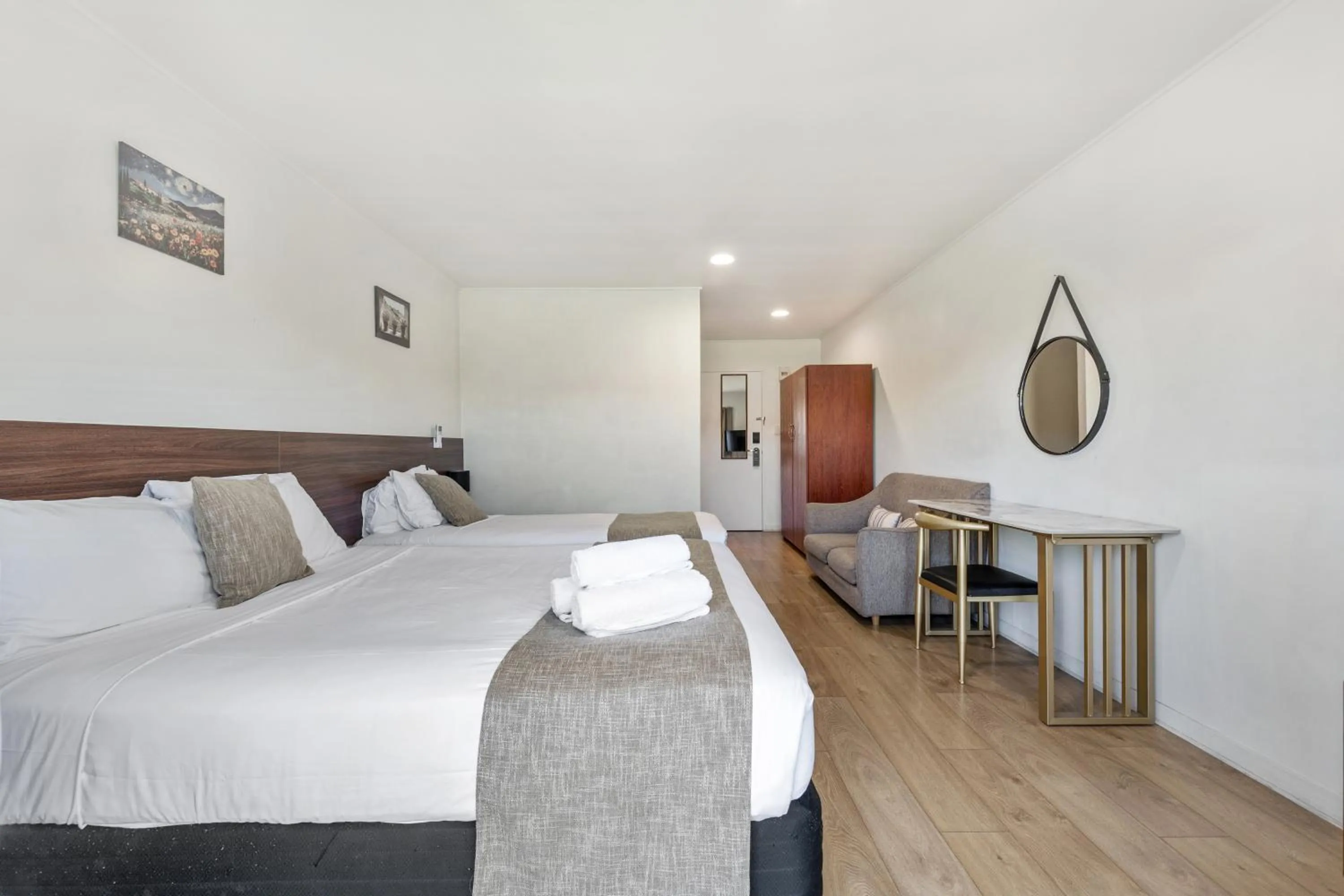 Bedroom, Bed in Auckland Airport Easy Hotel