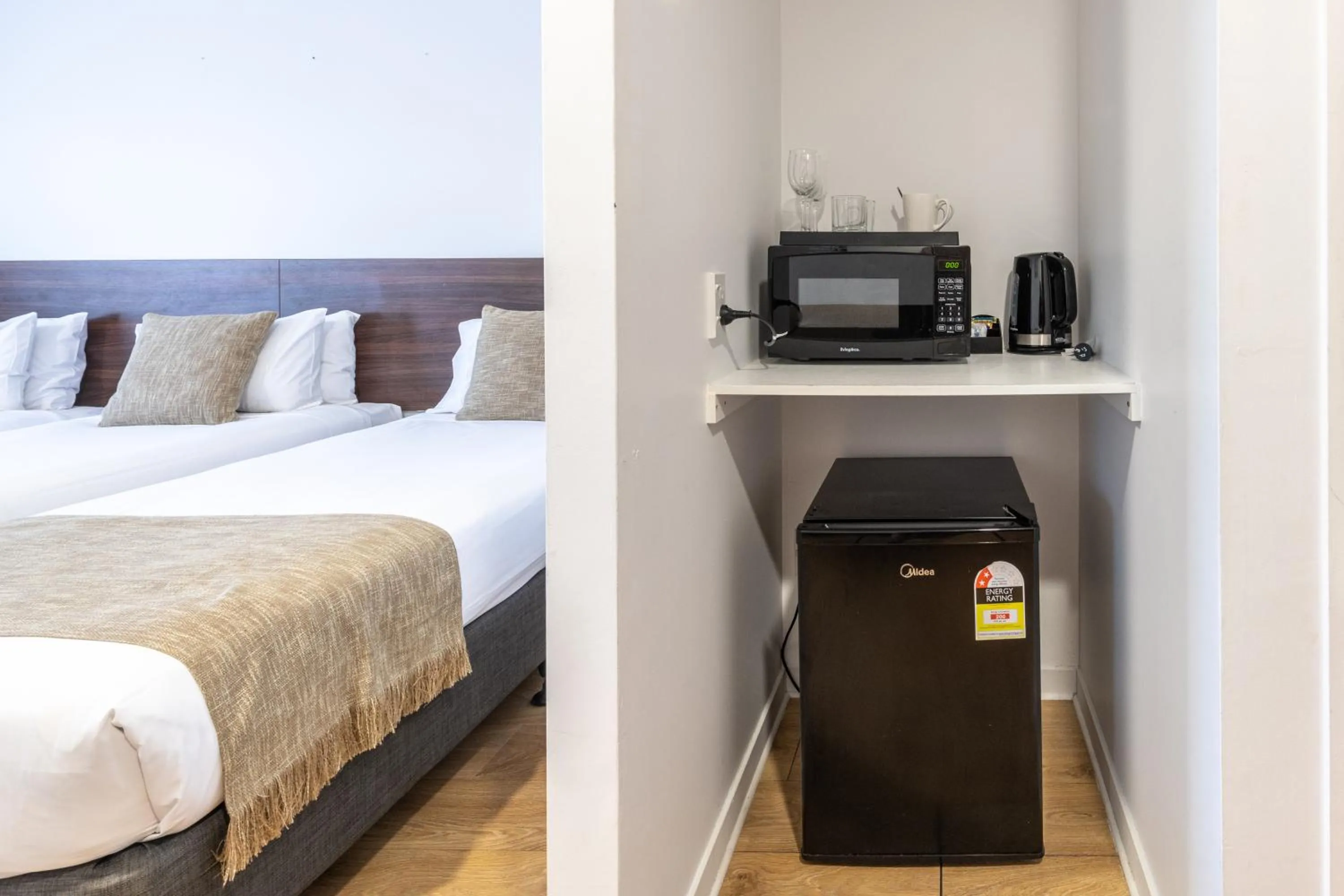 Coffee/tea facilities, Bed in Auckland Airport Easy Hotel