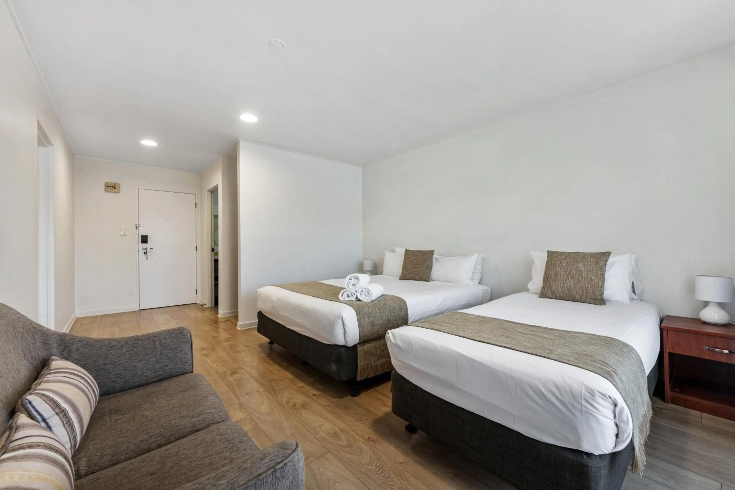 Bedroom, Bed in Auckland Airport Easy Hotel