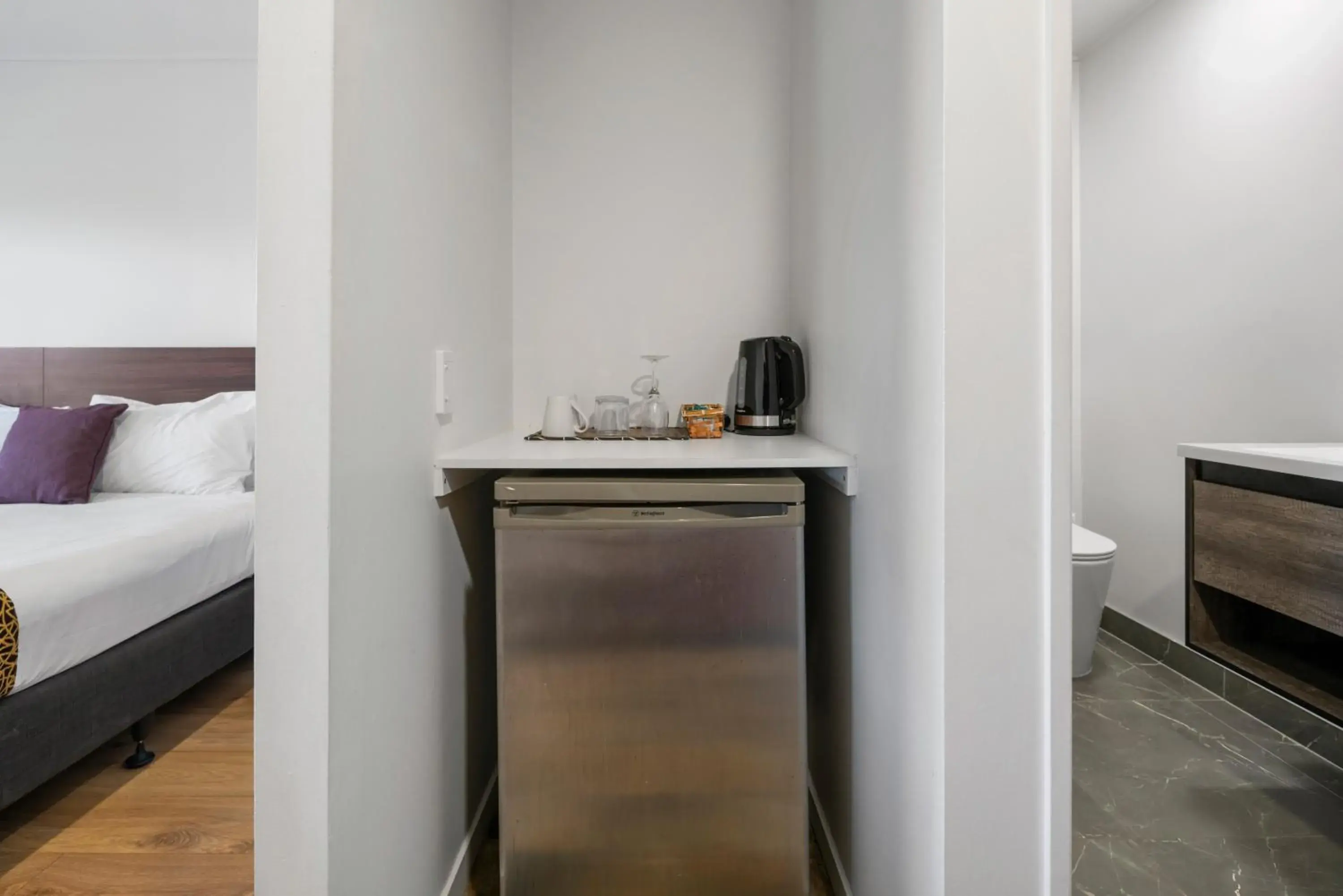 Kitchen or kitchenette, Bed in Auckland Airport Easy Hotel Kitchen or kitchenette, Bed in Auckland Airport Easy Hotel