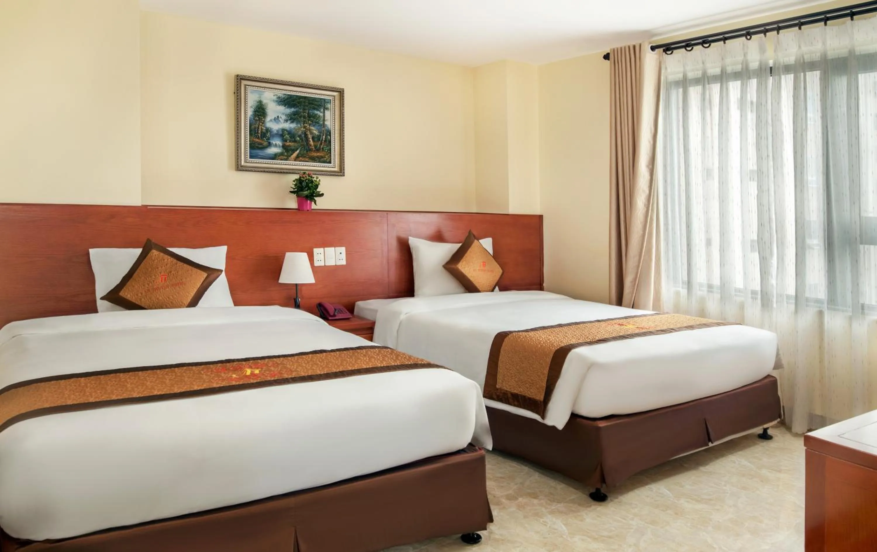 Superior Twin Room with City View in An Thuyen Hotel