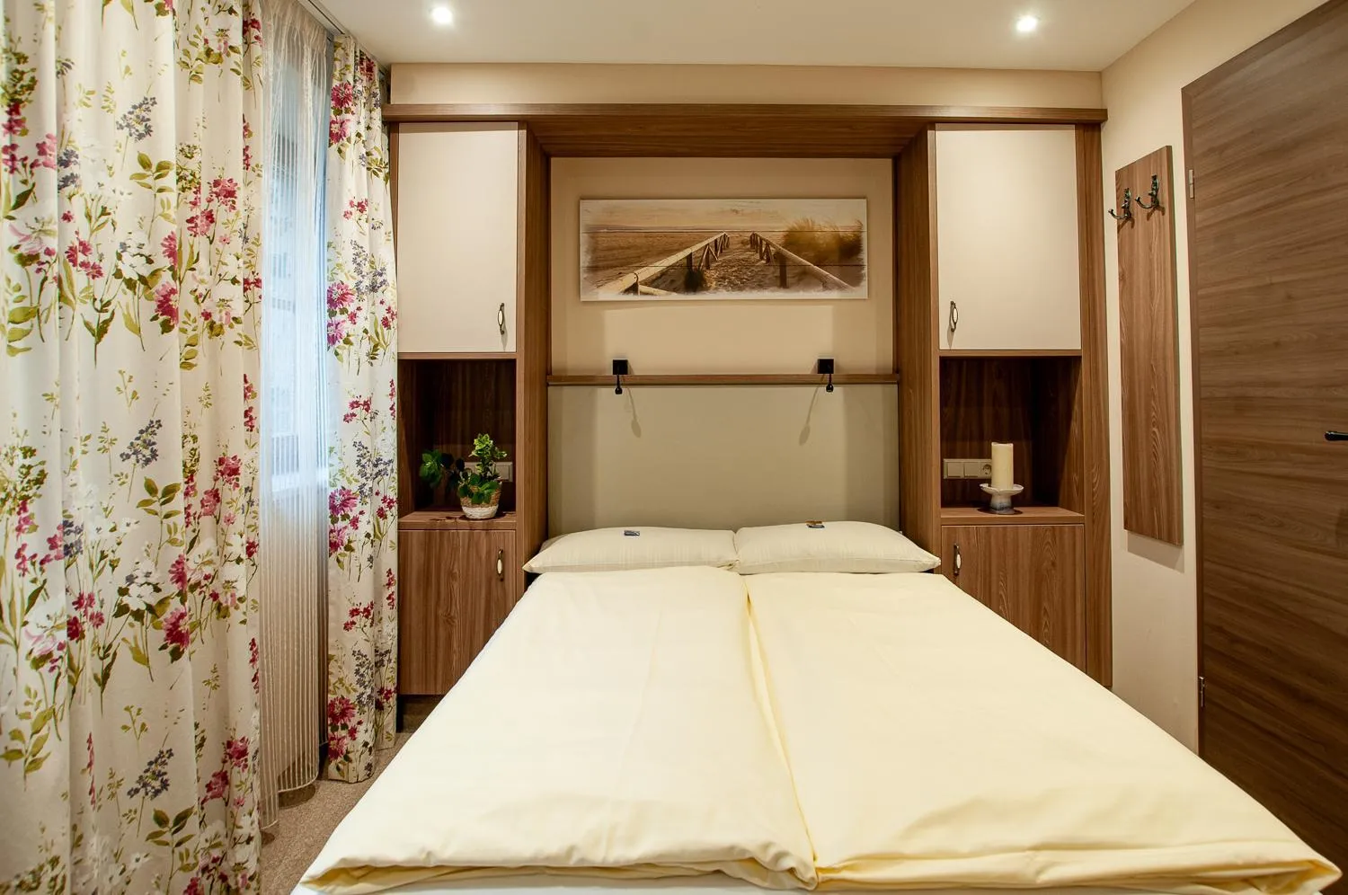 Photo of the whole room, Bed in Landhaus Müller