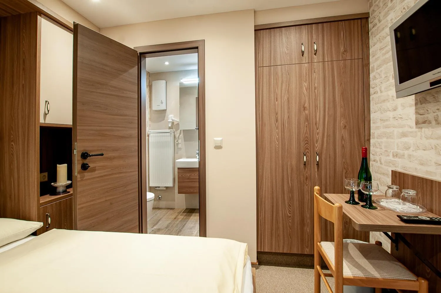 Photo of the whole room, Bed in Landhaus Müller