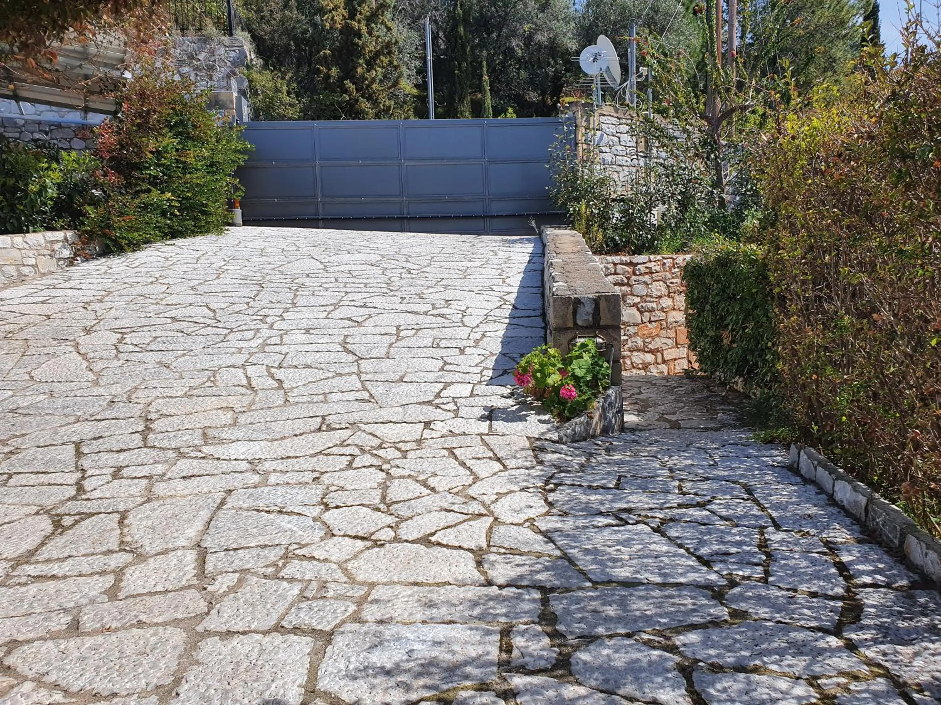 Parking in Polismata - Private Residences