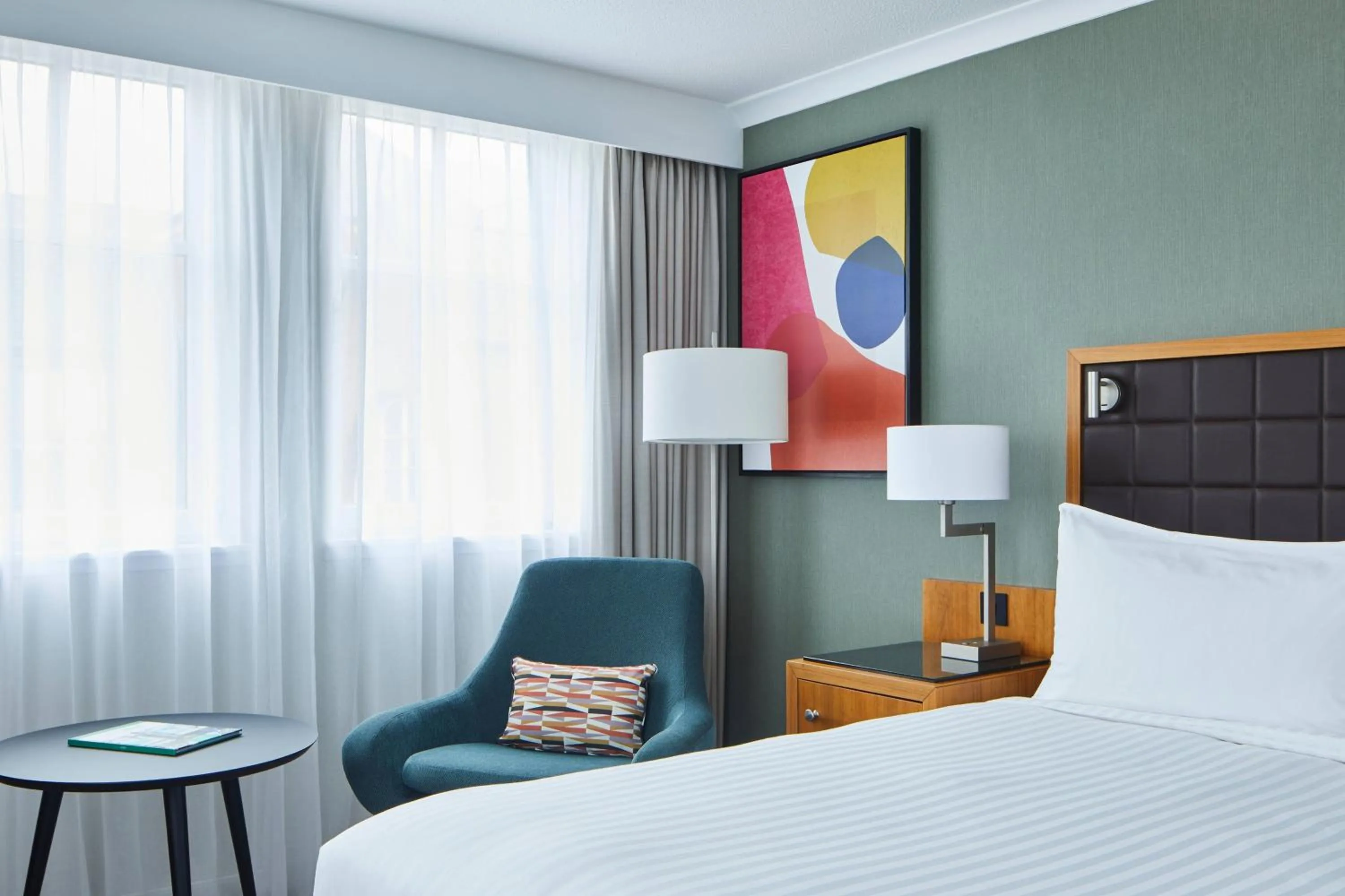 Photo of the whole room, Bed in Leeds Marriott Hotel