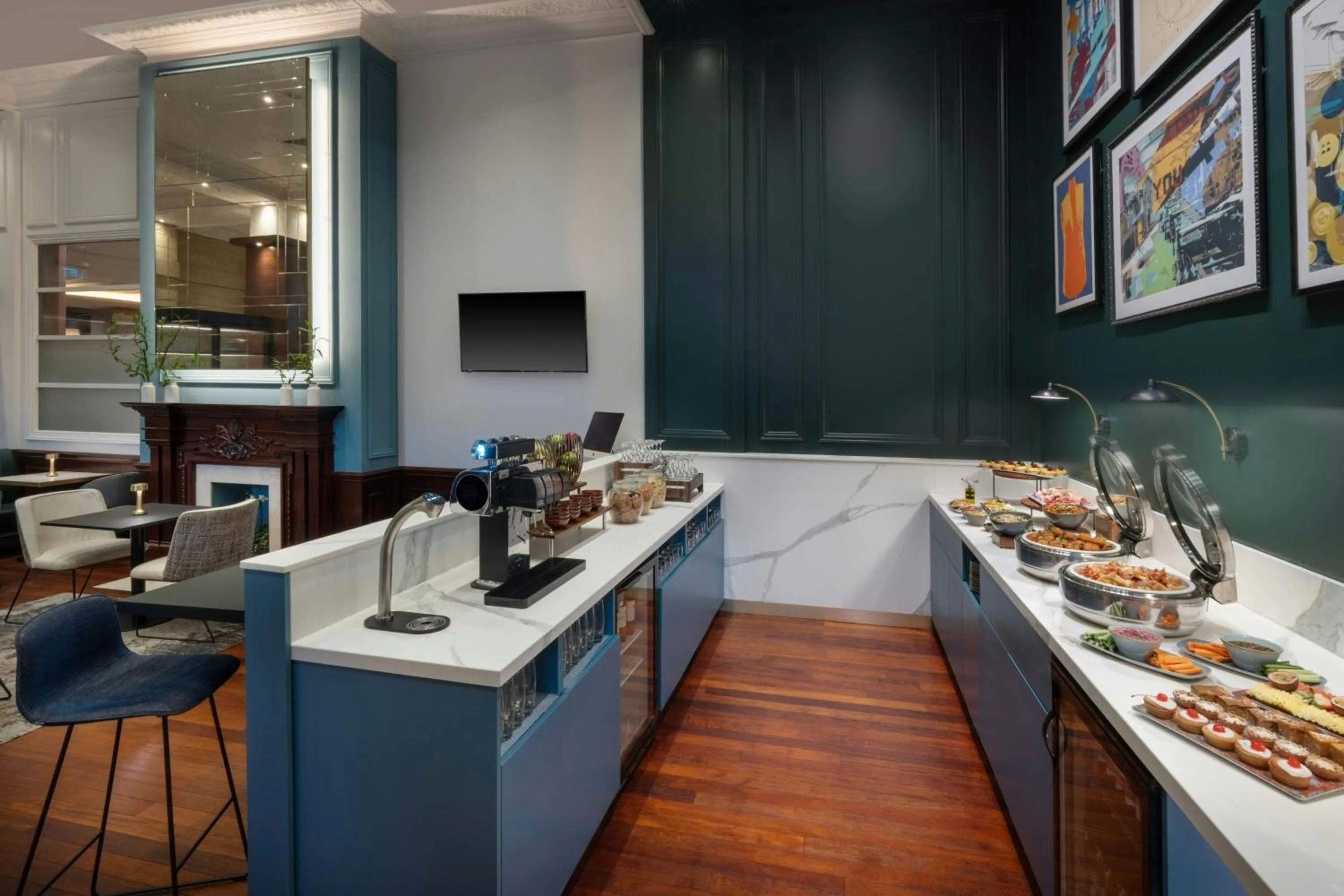 Lounge or bar in Leeds Marriott Hotel