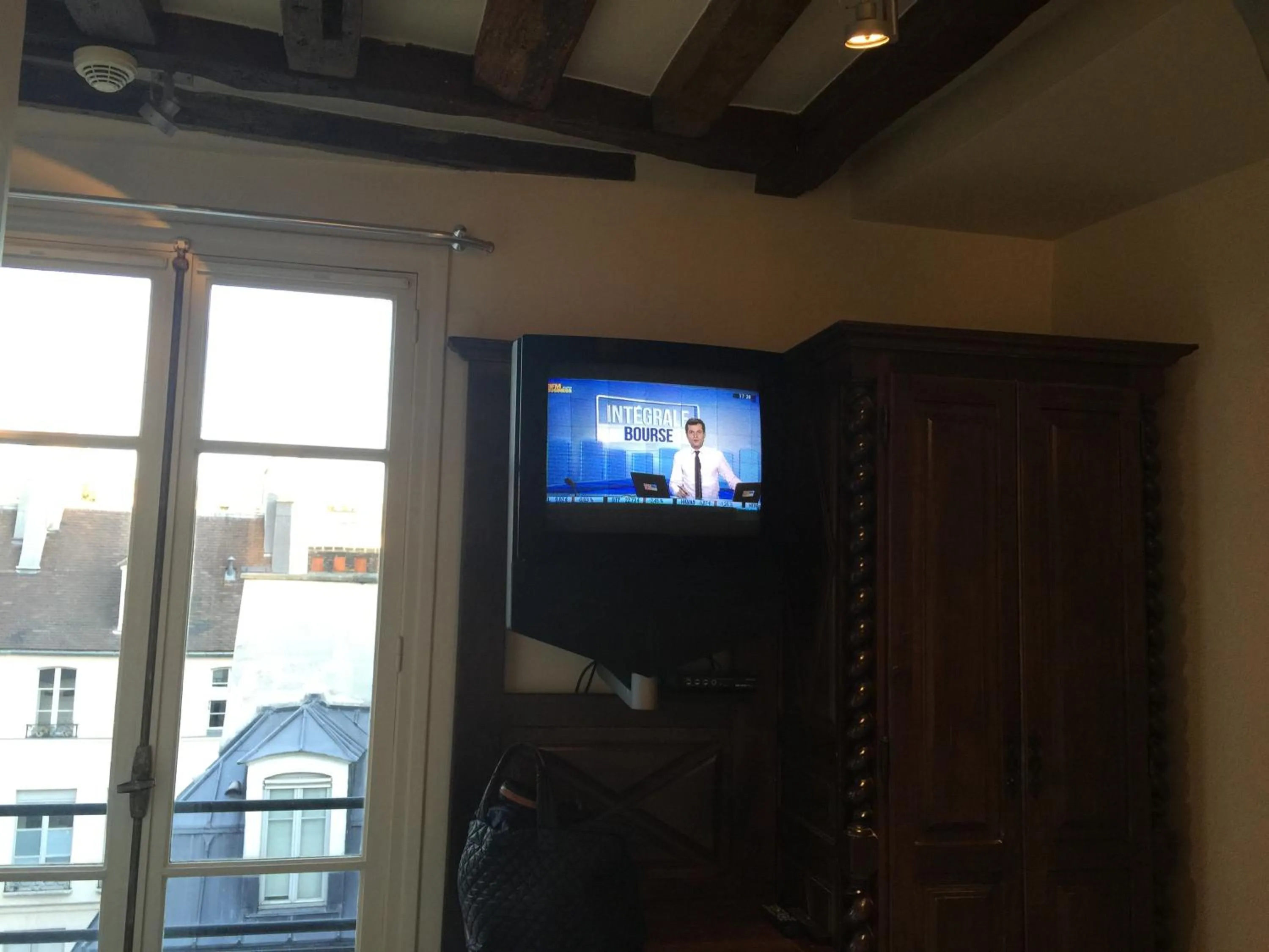 TV and multimedia in Boutique Hotel de la Place des Vosges