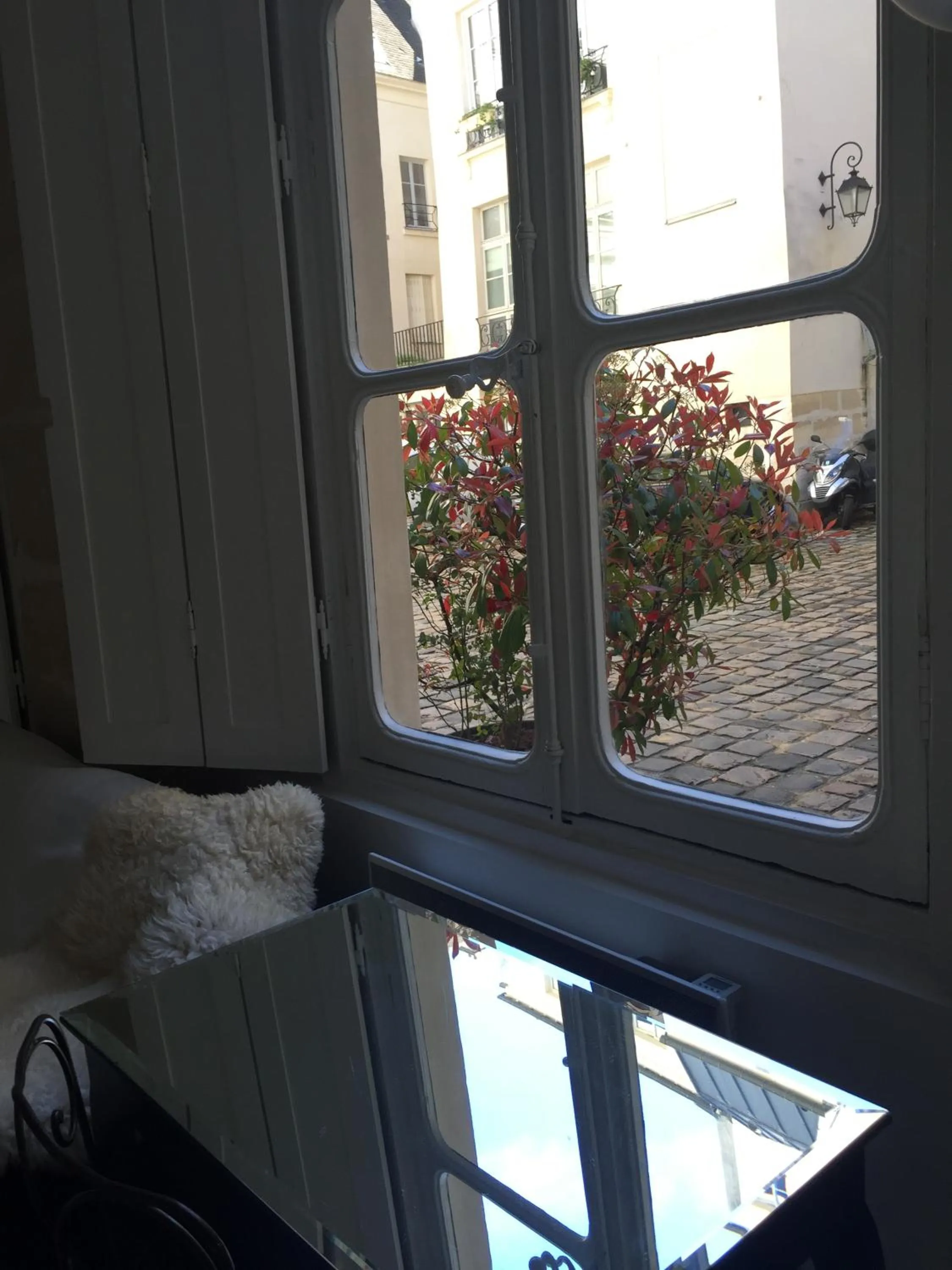 Inner courtyard view in Boutique Hotel de la Place des Vosges
