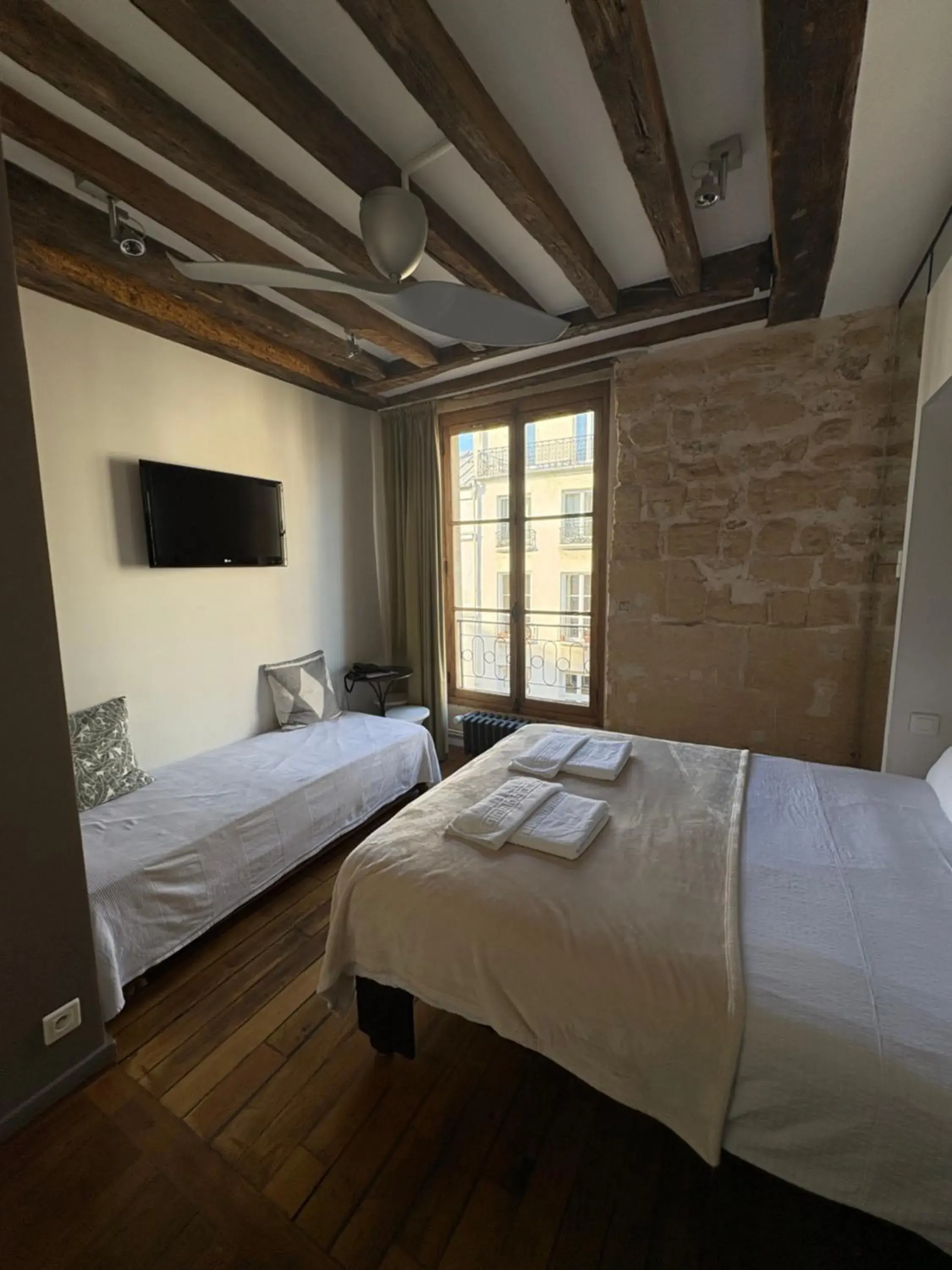 Double or Twin Room in Boutique Hotel de la Place des Vosges Double or Twin Room in Boutique Hotel de la Place des Vosges