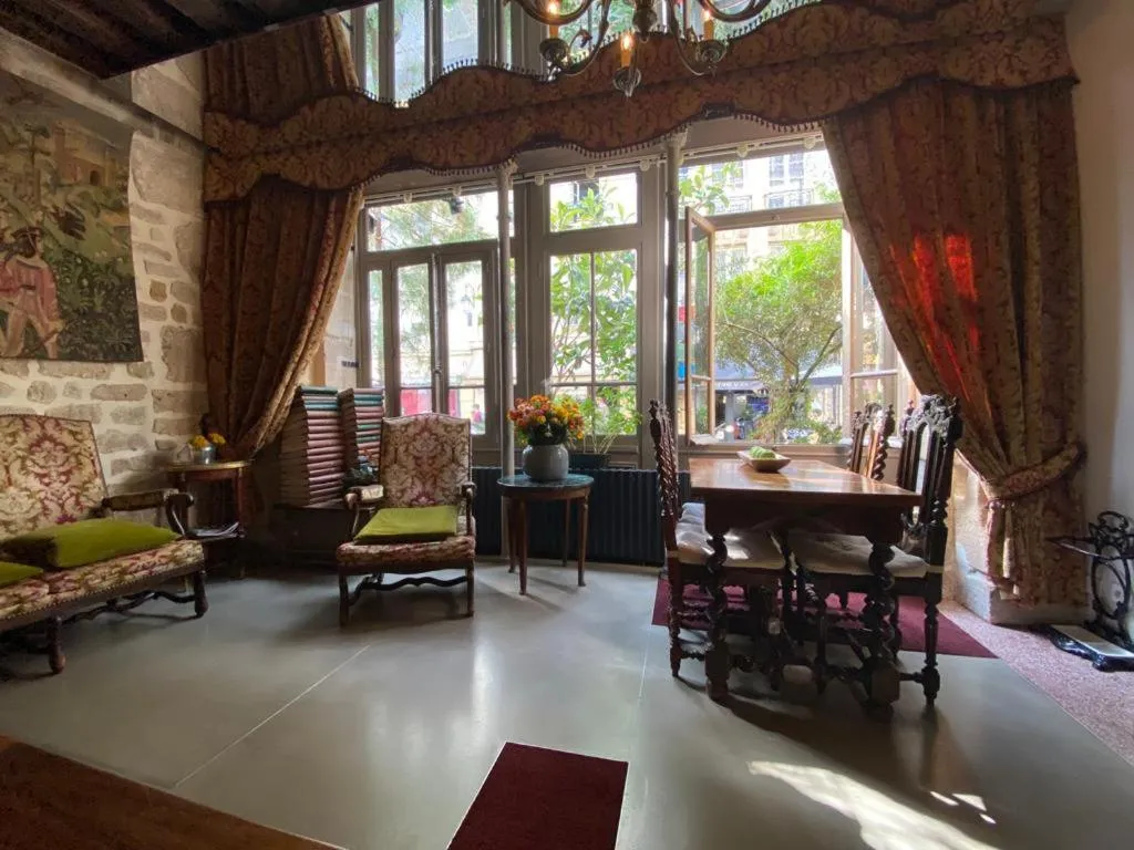 Property building in Boutique Hotel de la Place des Vosges
